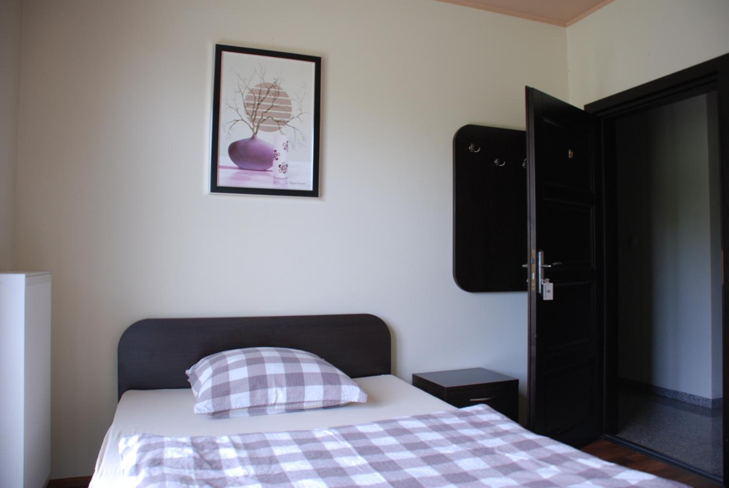 Triple Room with Private Bathroom - Photo 5