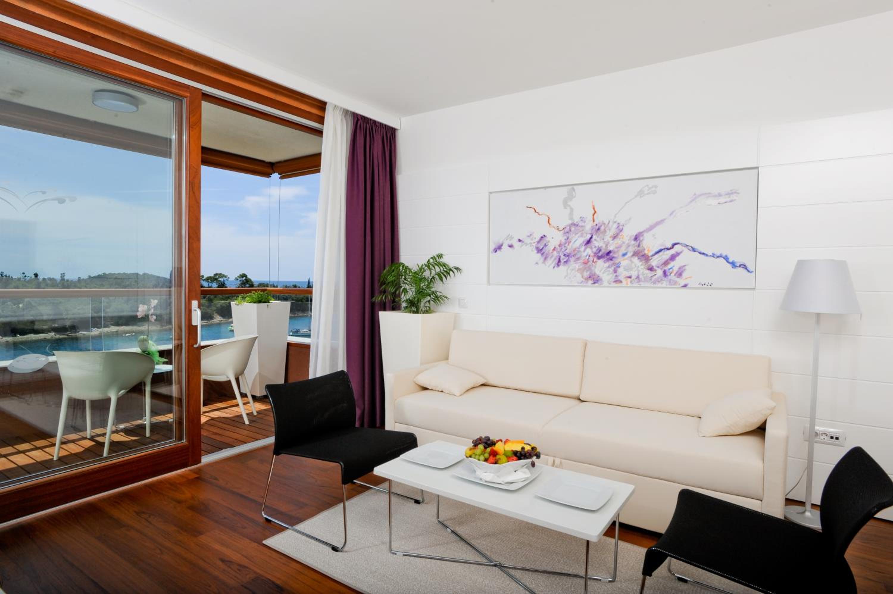 Premium Sea View Suite with Balcony - Photo 1
