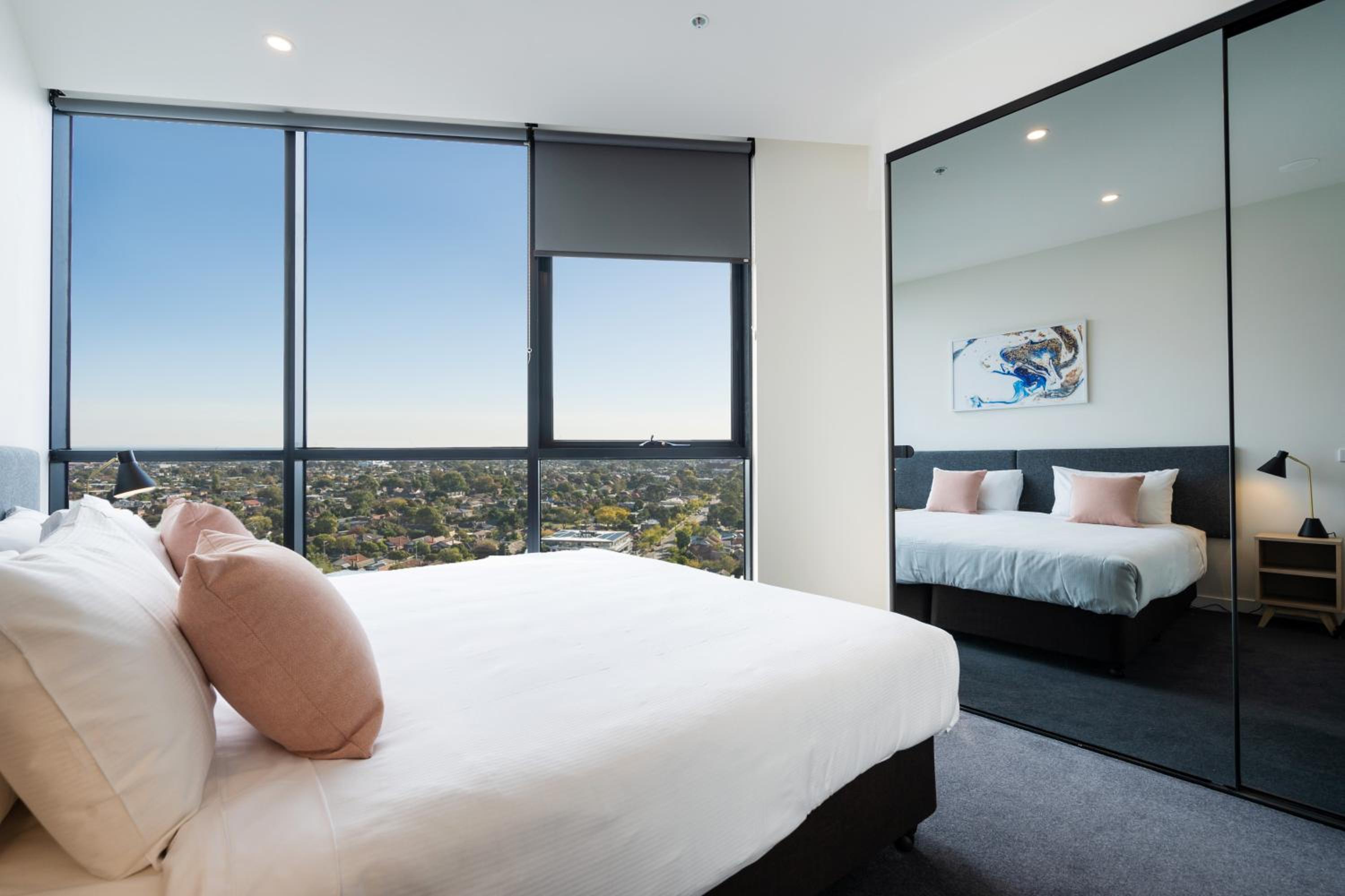 Two-Bedroom Apartment with View - Photo 2