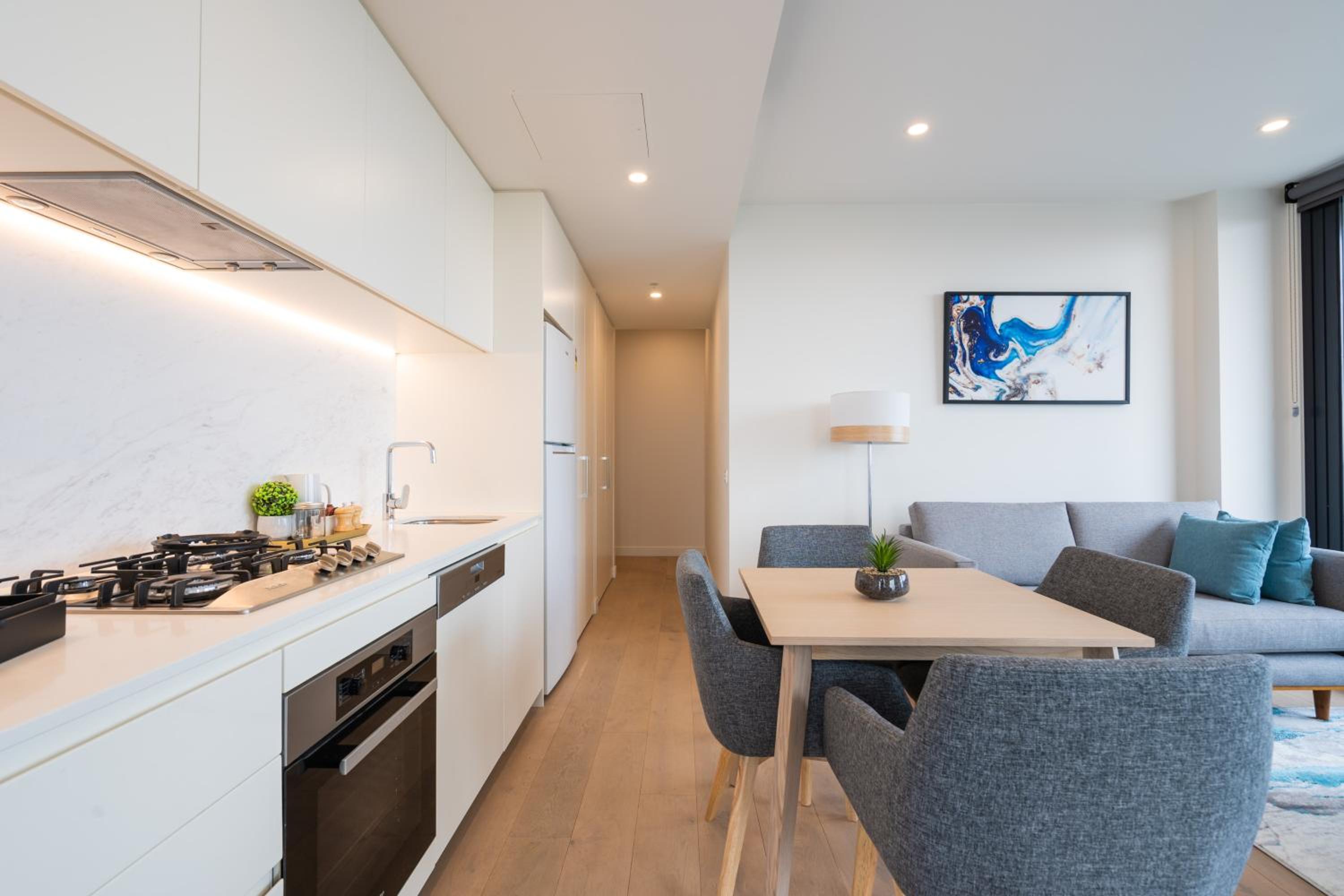 Two-Bedroom Apartment with View - Photo 4