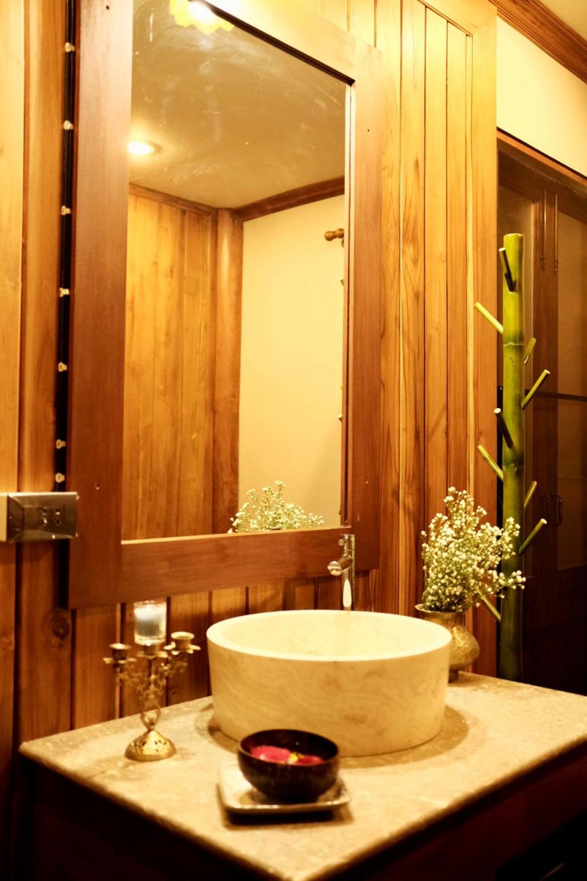 Superior King Room - Photo 3