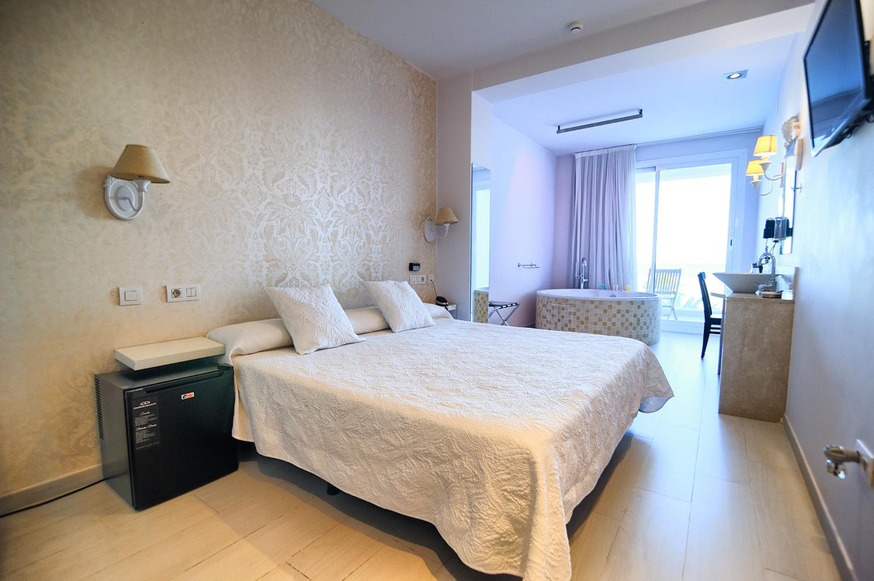 Junior Suite with Sea View - Photo 11