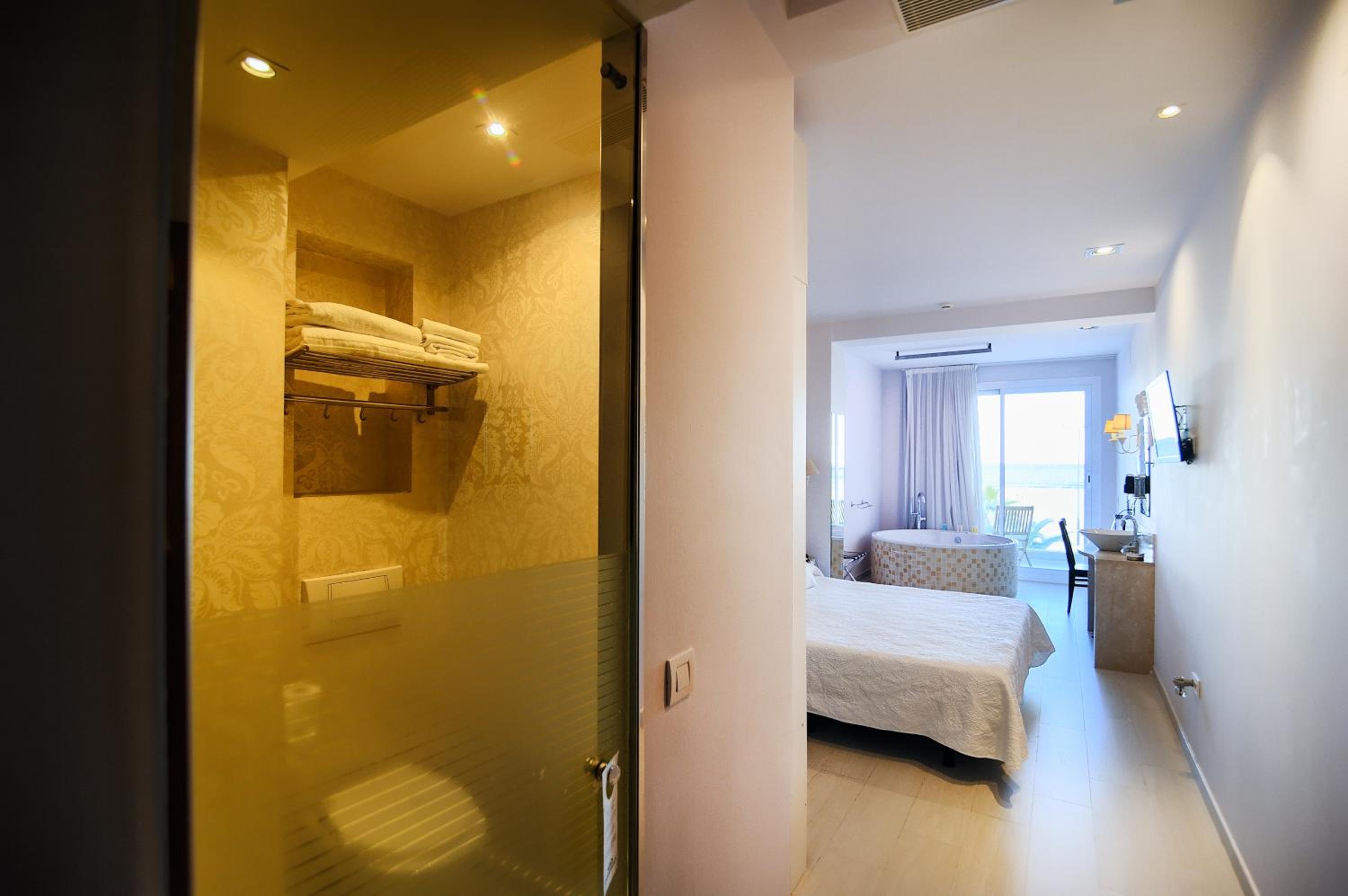 Junior Suite with Sea View - Photo 9
