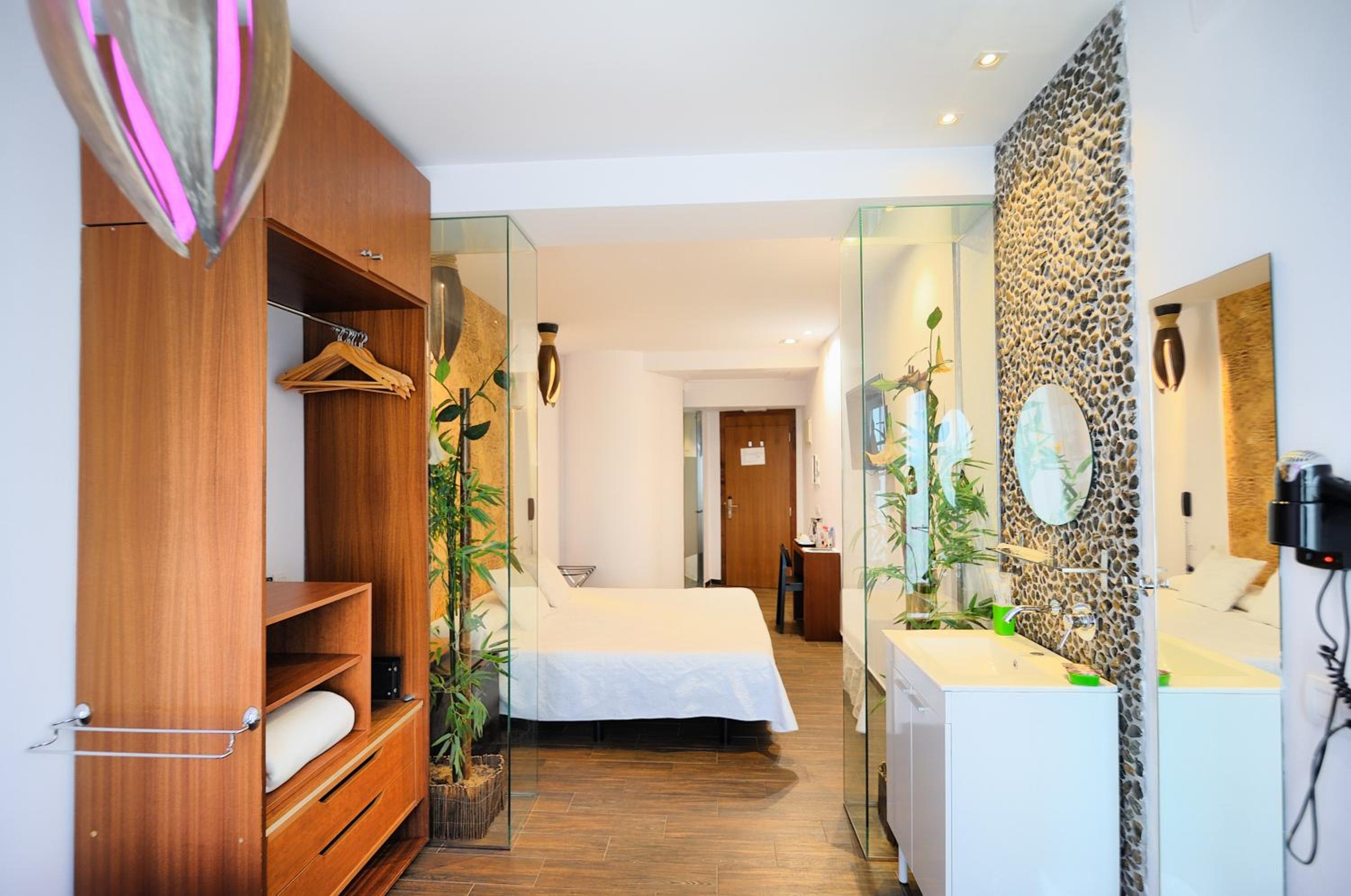 Junior Suite with Sea View - Photo 23
