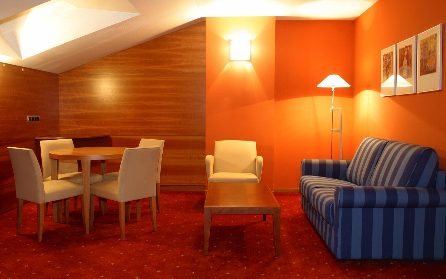 Suite - Photo 1