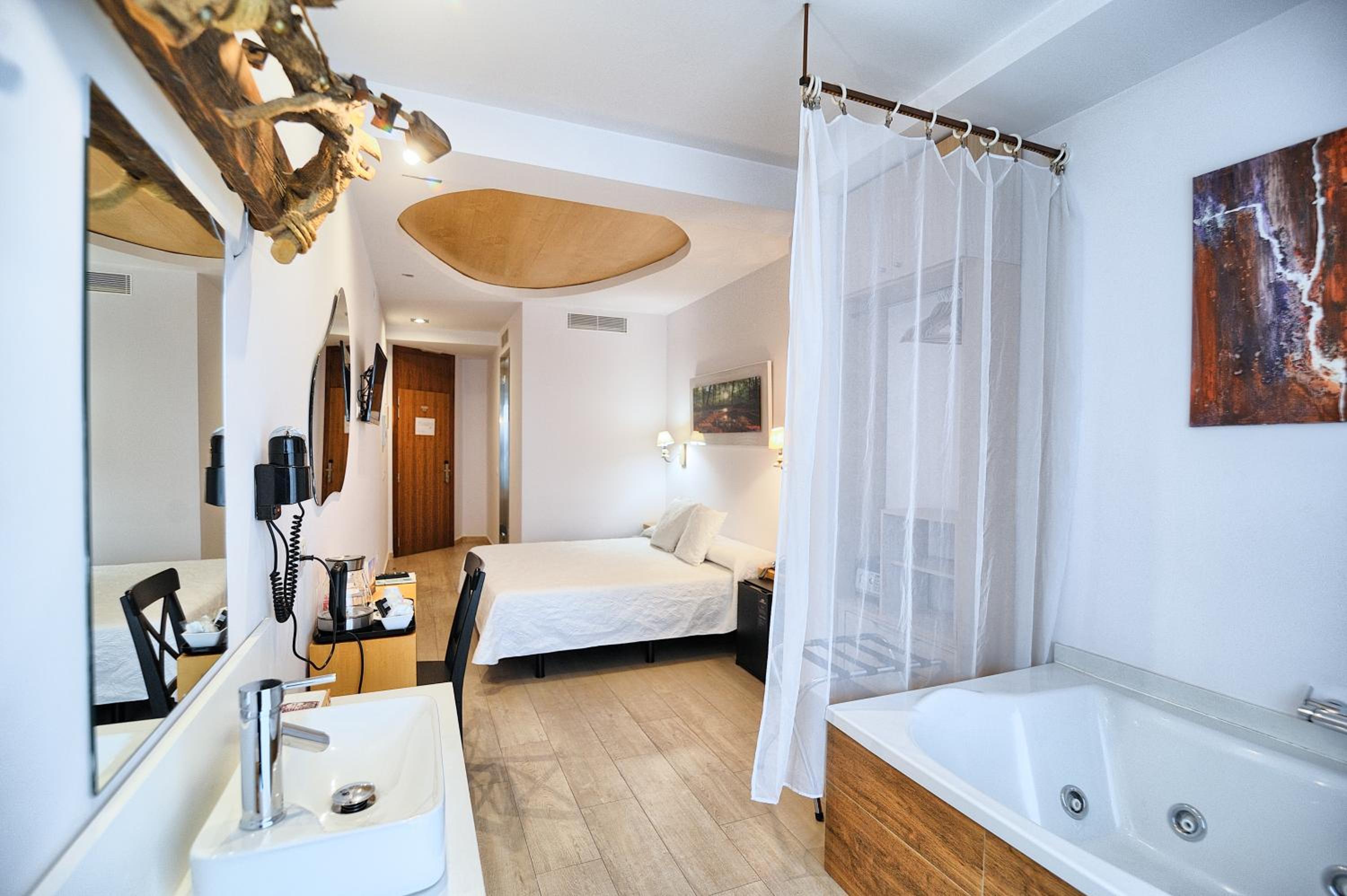 Junior Suite with Sea View - Photo 20