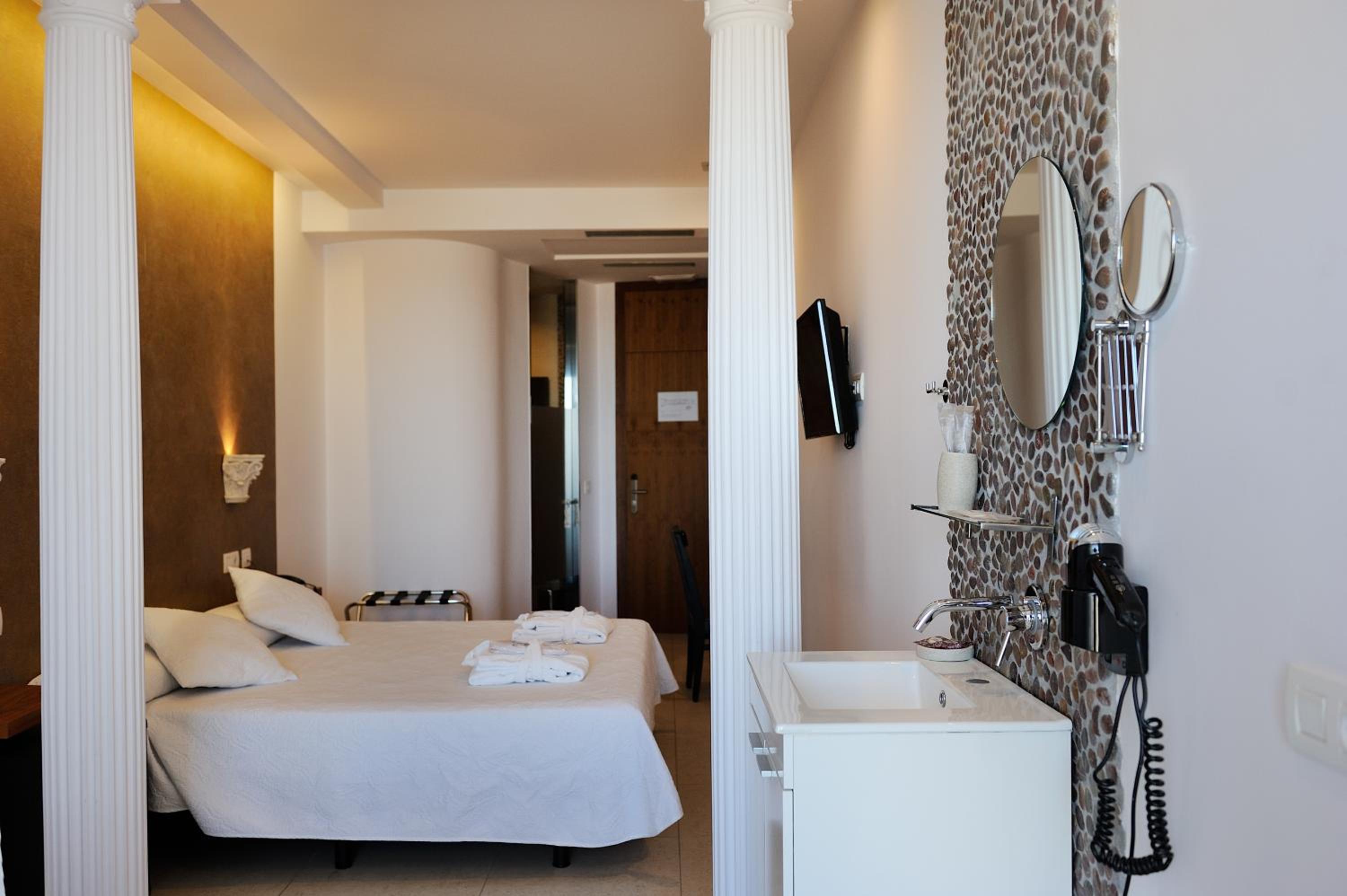 Junior Suite with Sea View - Photo 15