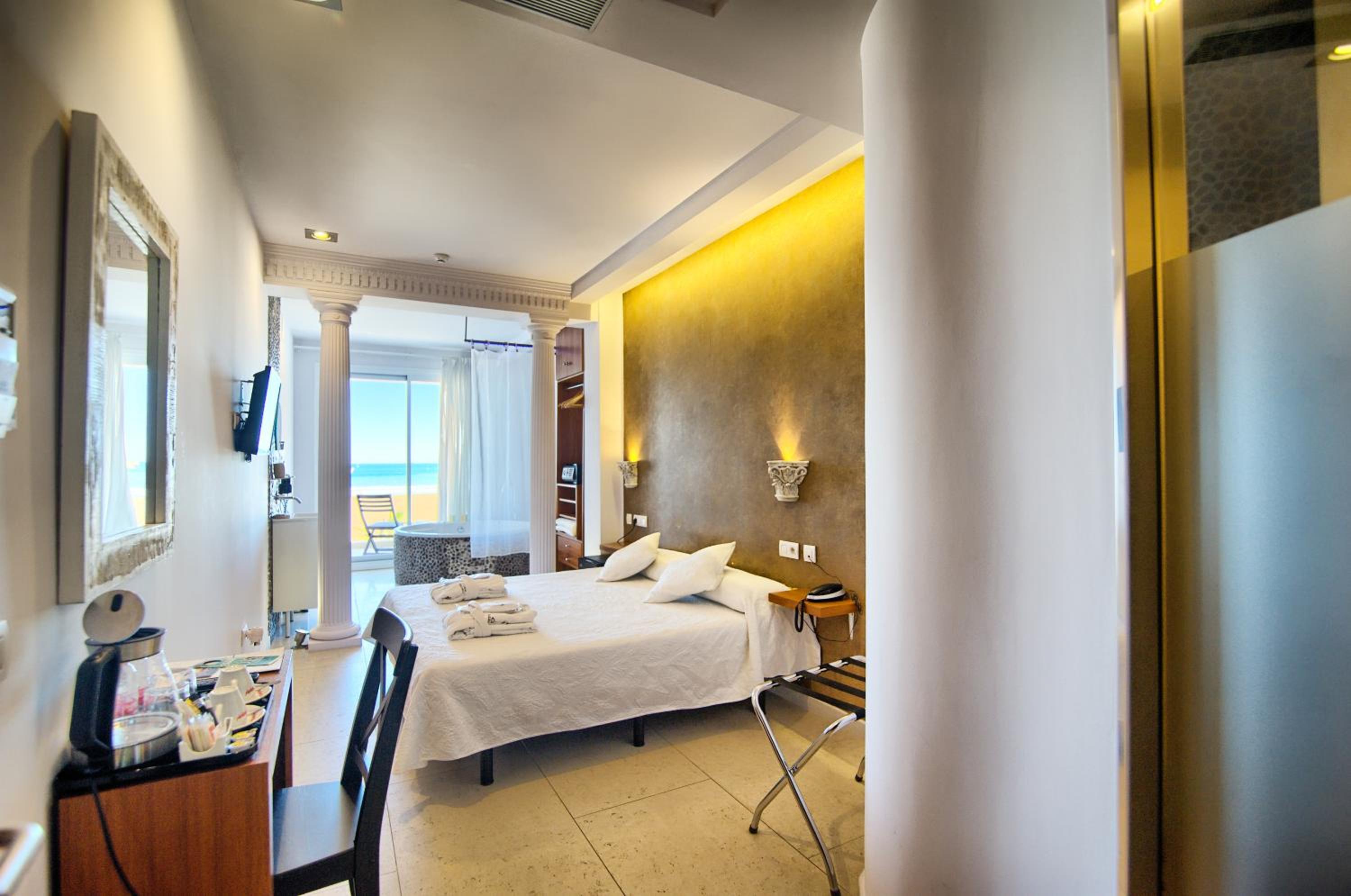 Junior Suite with Sea View - Photo 1