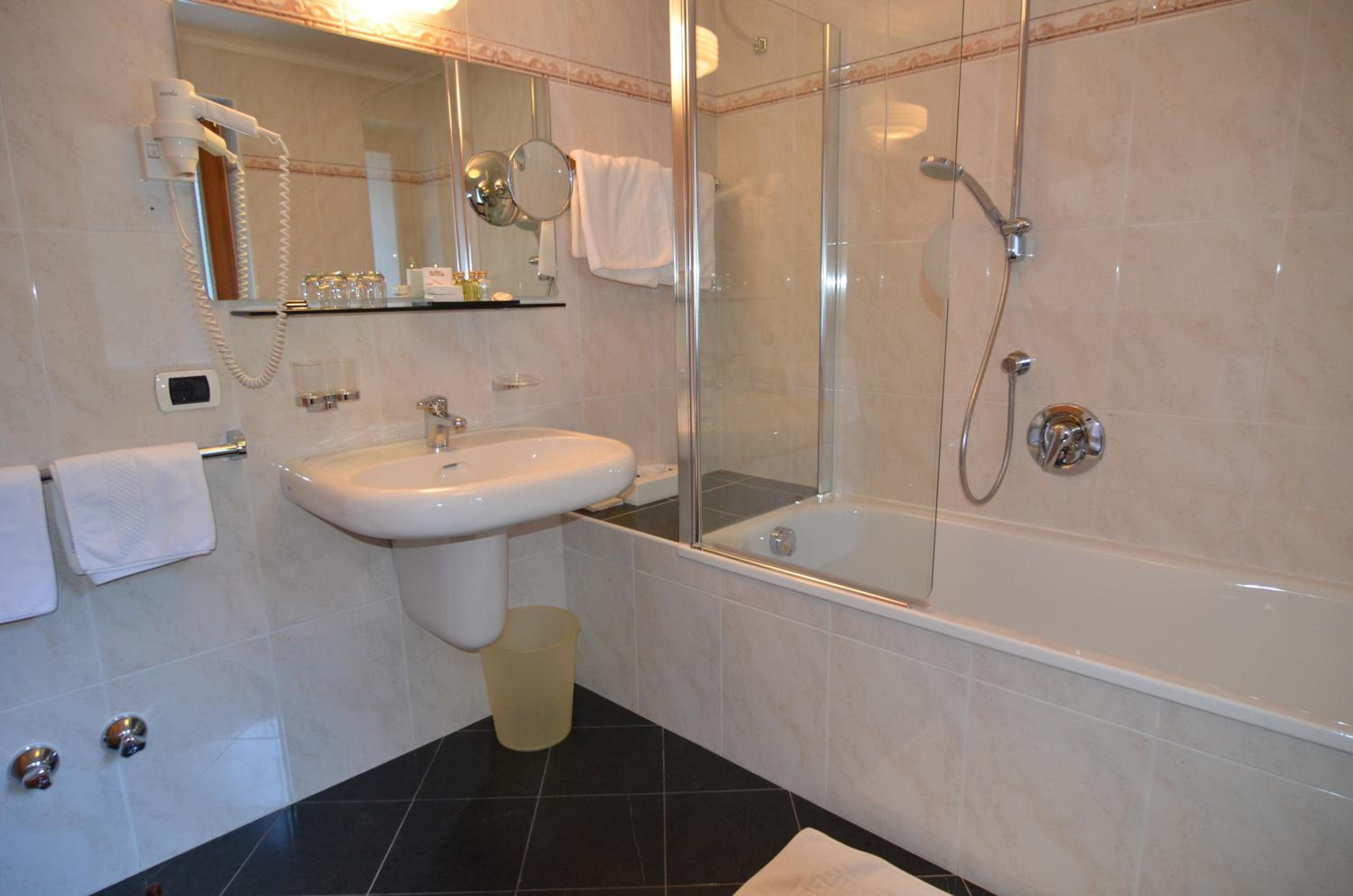 Superior Double or Twin Room - Photo 5
