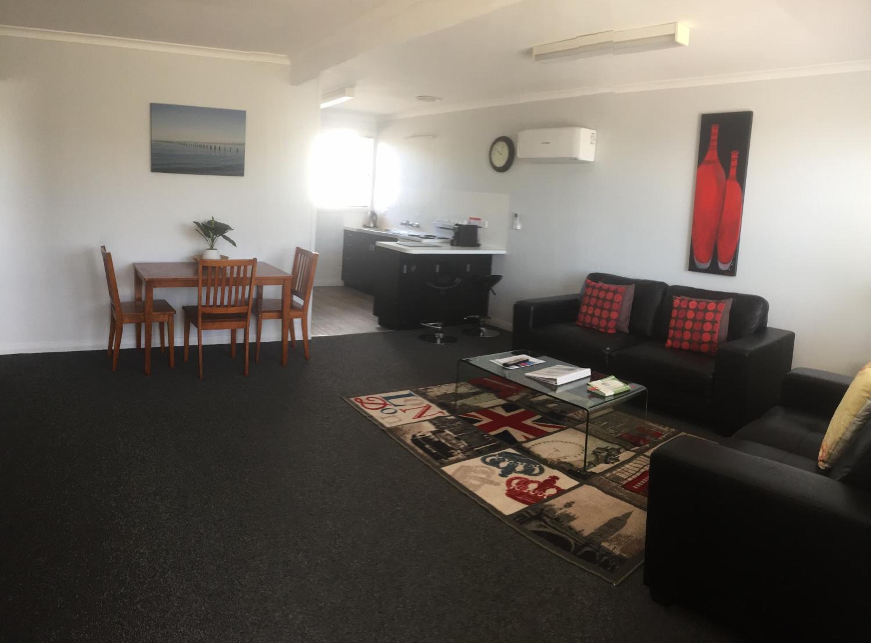 Two-Bedroom Deluxe Apartment photo 2