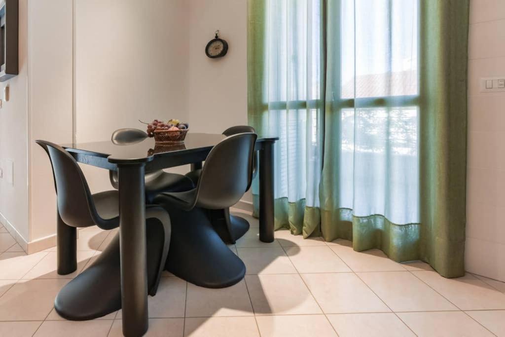 One-Bedroom Apartment - Photo 3