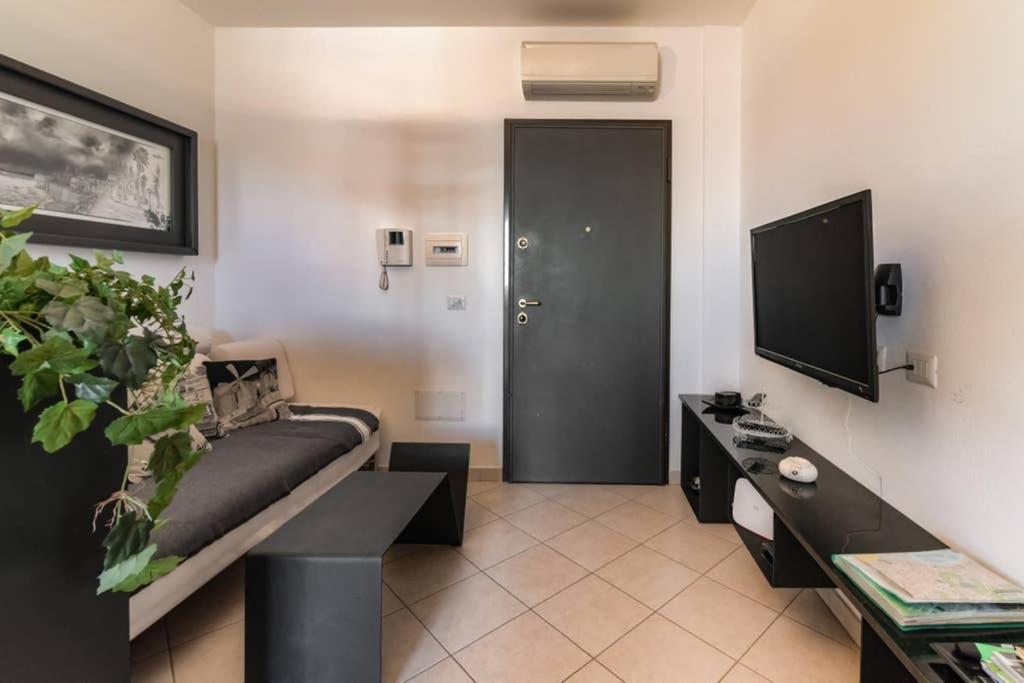 One-Bedroom Apartment - Photo 6