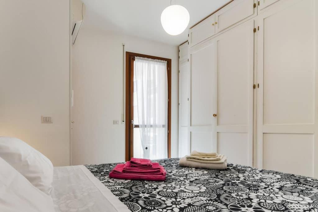 One-Bedroom Apartment - Photo 12