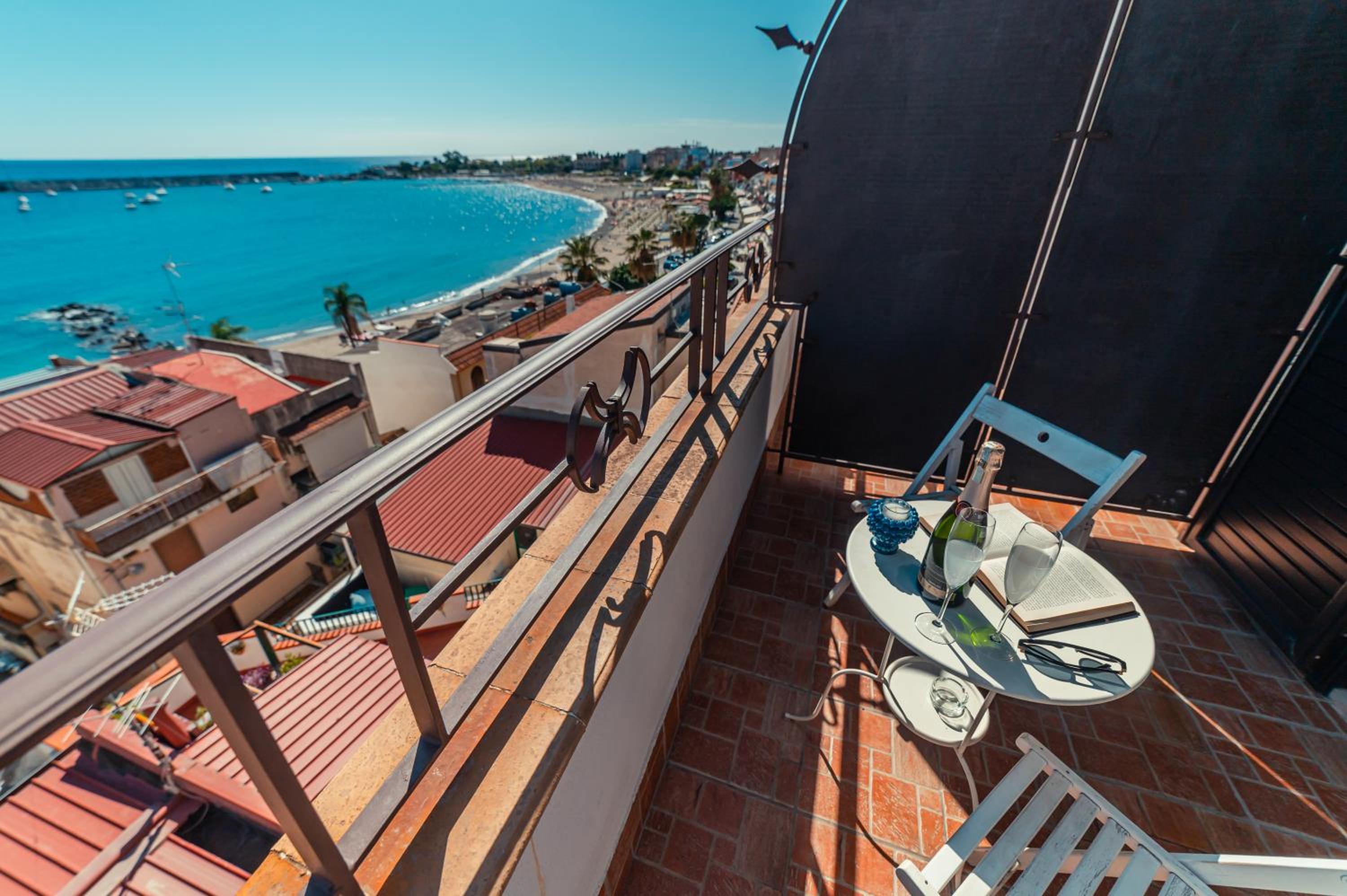 Superior Double Room with Sea View - Photo 4