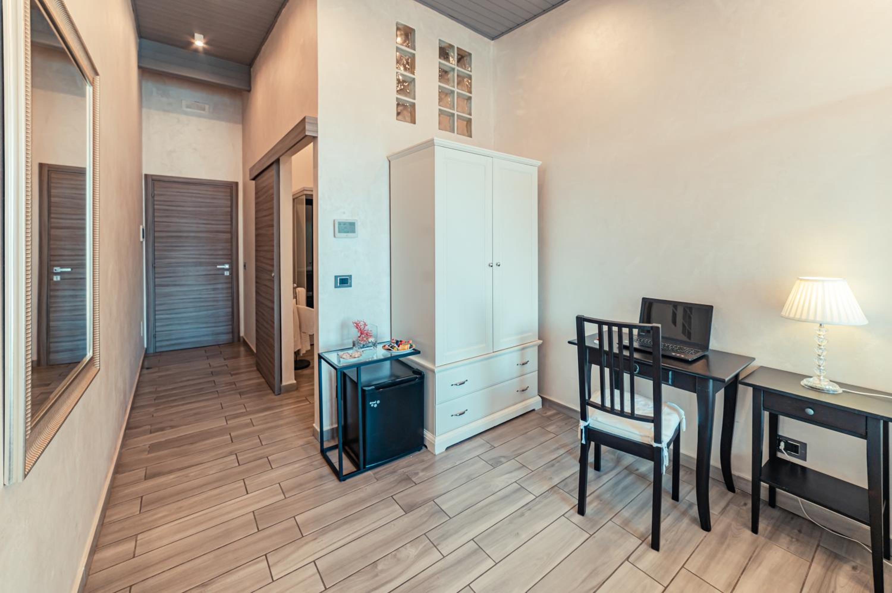 Superior Double Room with Sea View - Photo 26