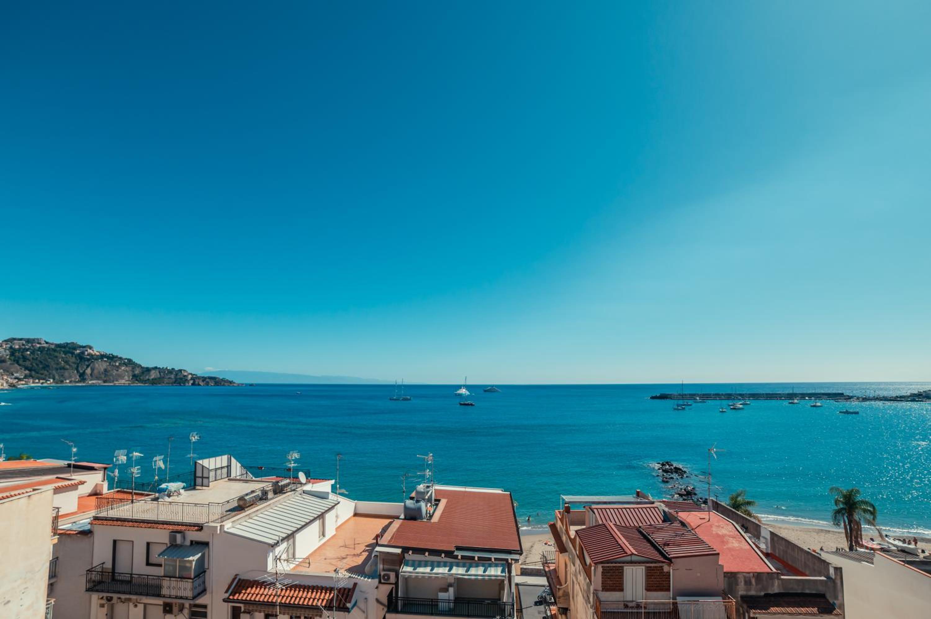 Superior Double Room with Sea View - Photo 2
