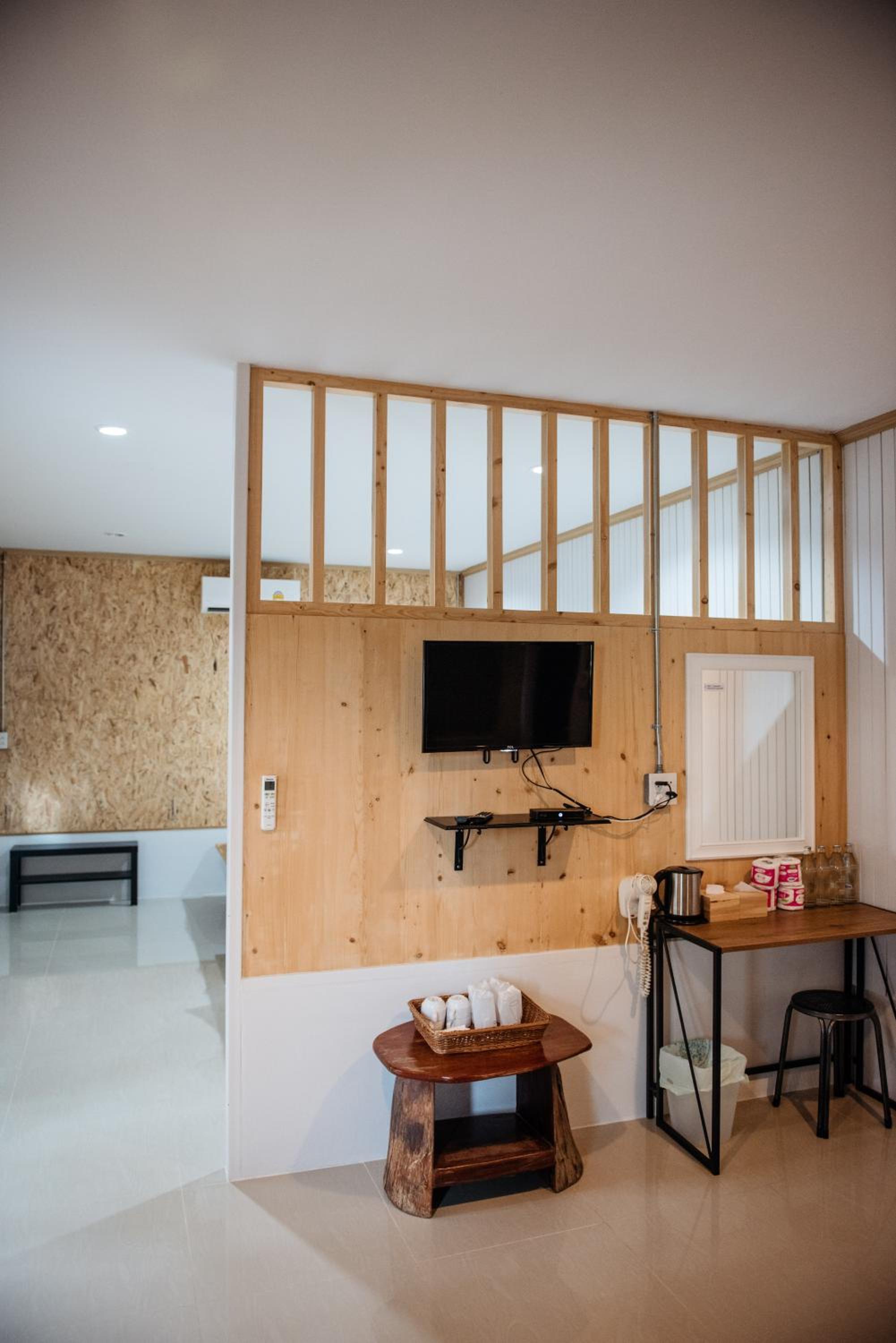 Standard Family Room - Photo 4