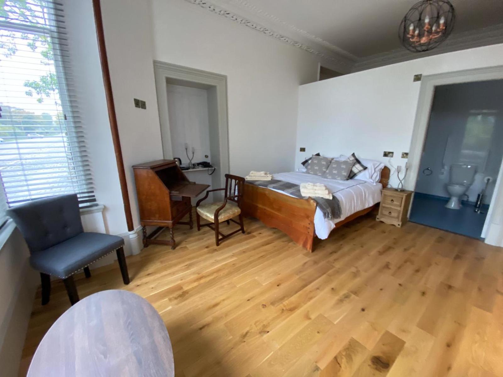 Double Room - Photo 5