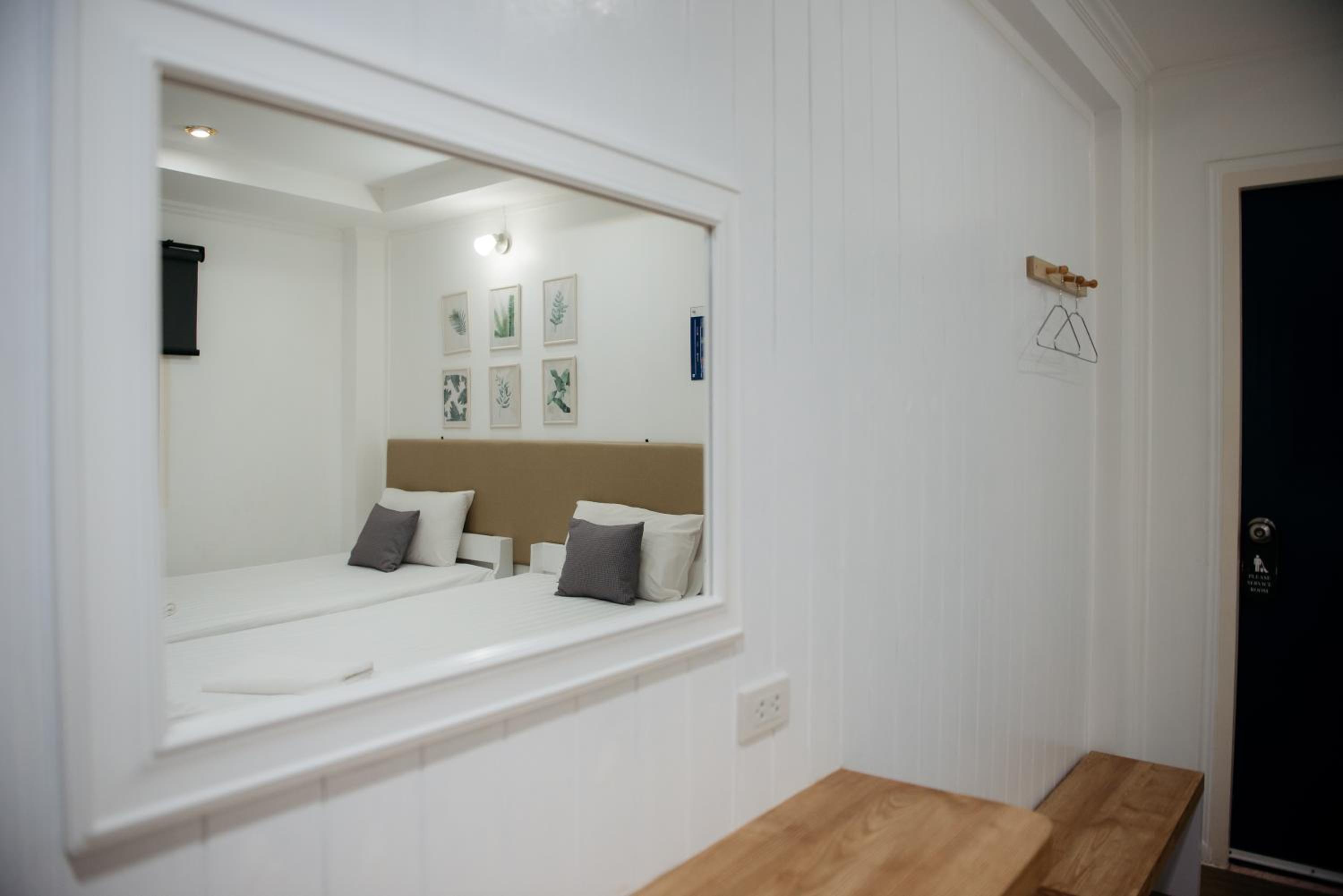 Standard Twin Room - Photo 13