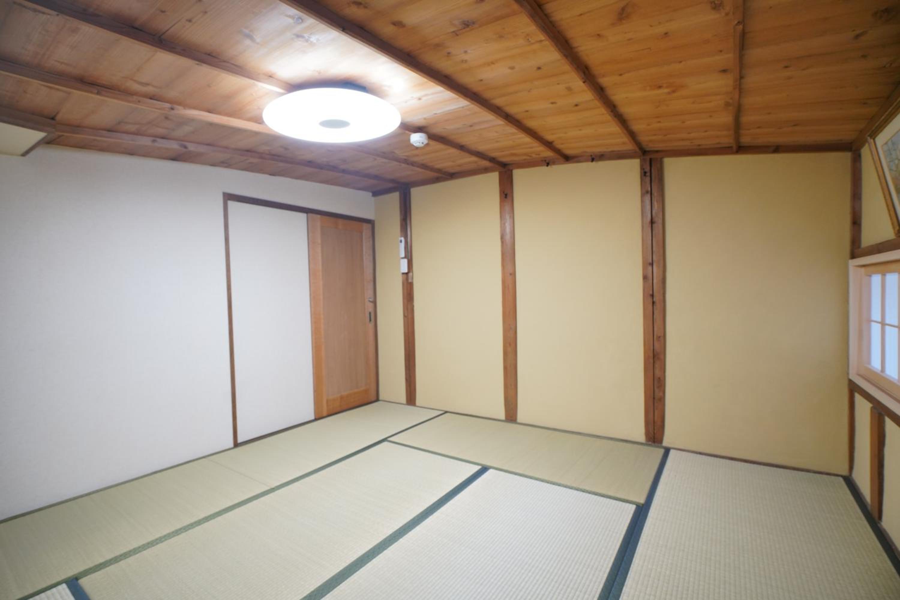 Quadruple Room with Shared Bathroom - Photo 1