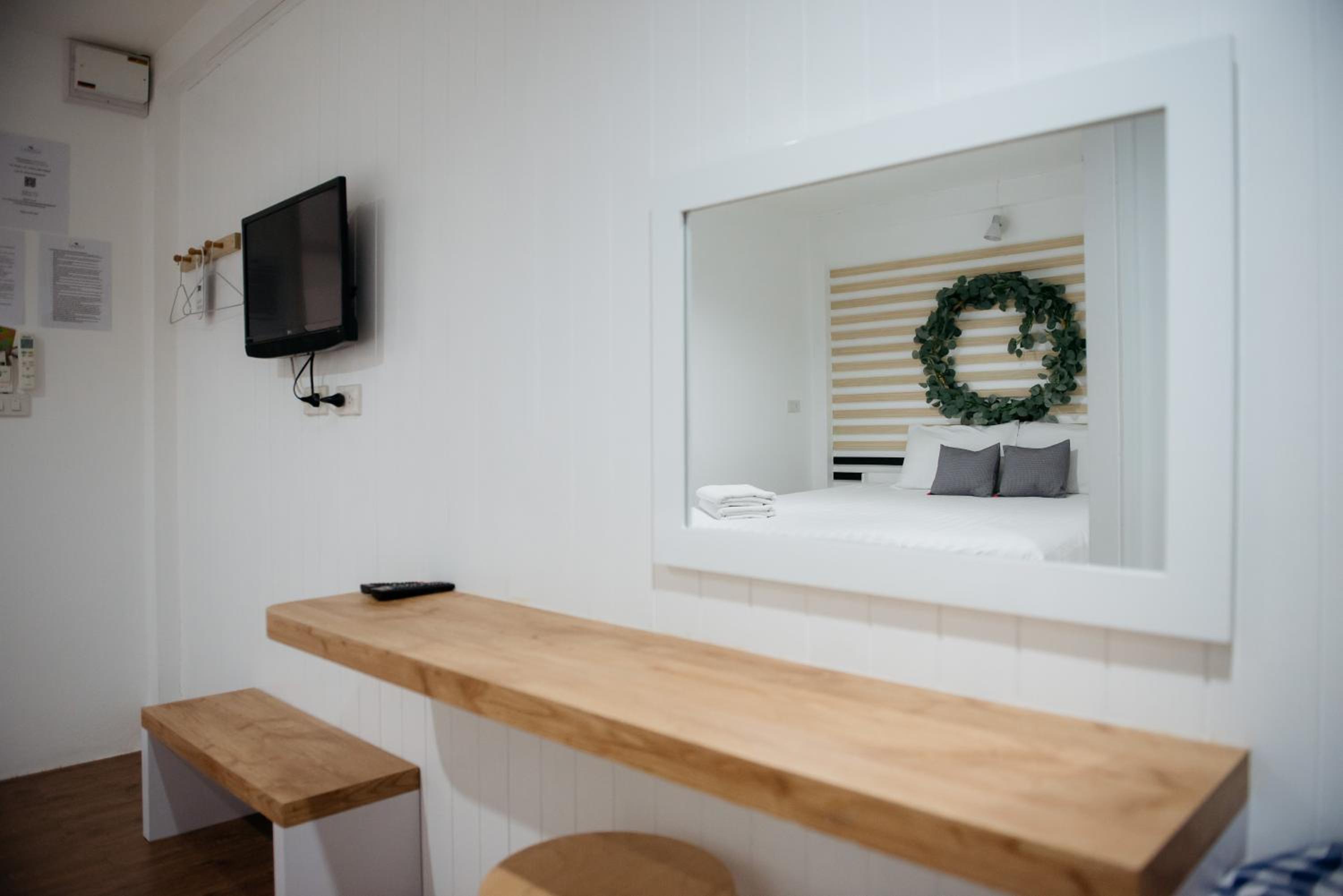 Standard Double Room - Photo 7