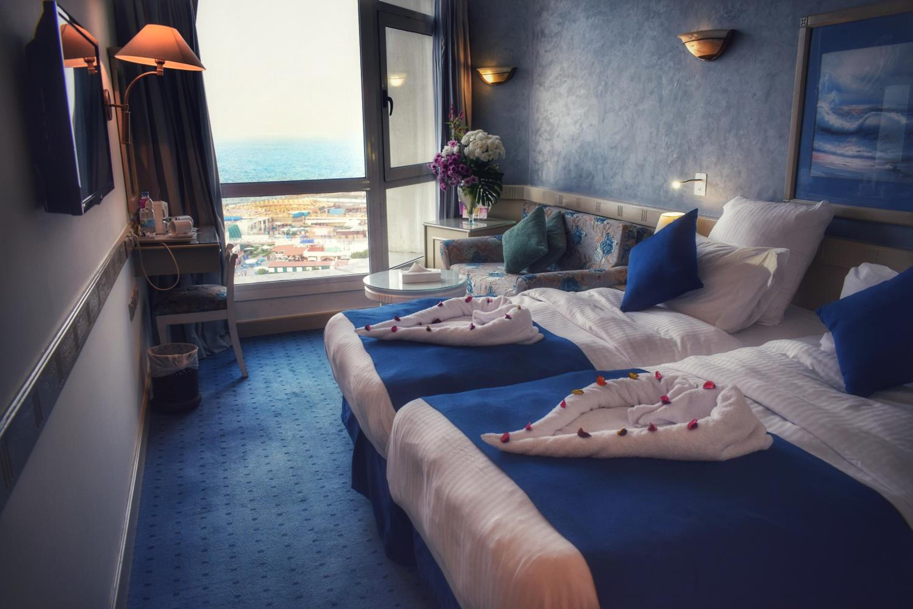 Standard Room with Direct Sea View - Photo 9