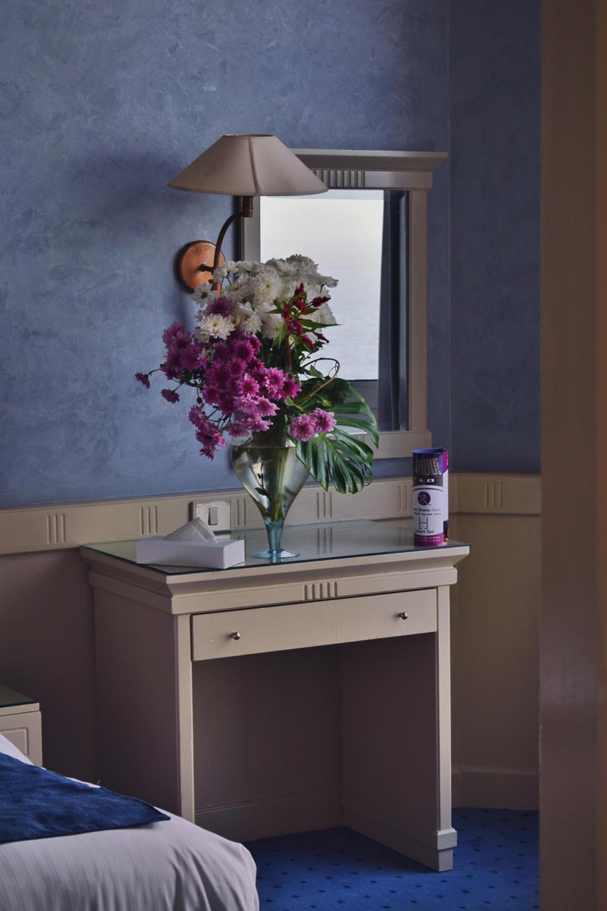 Standard Room with Direct Sea View - Photo 4