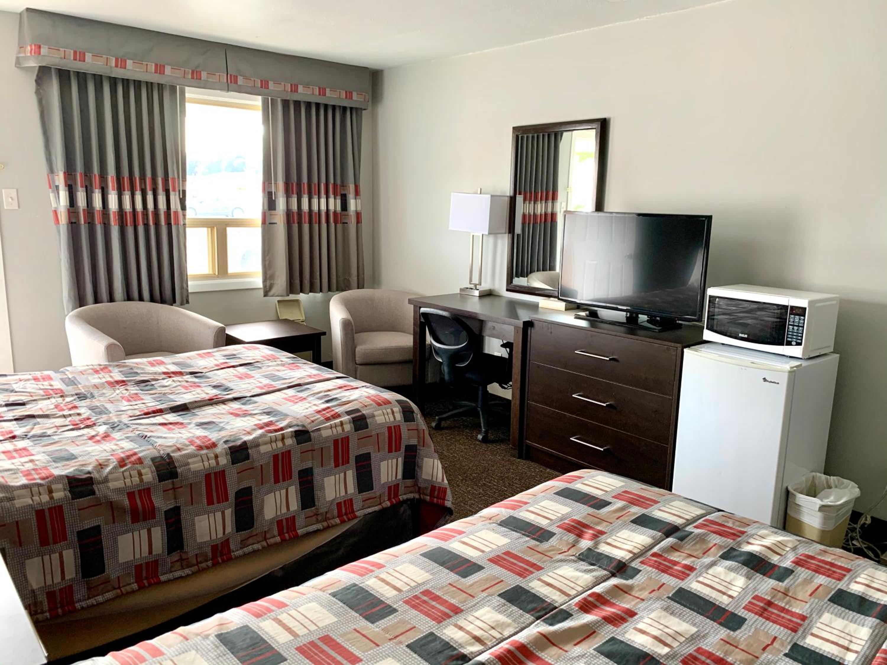 Double Room with Two Double Beds - Photo 2