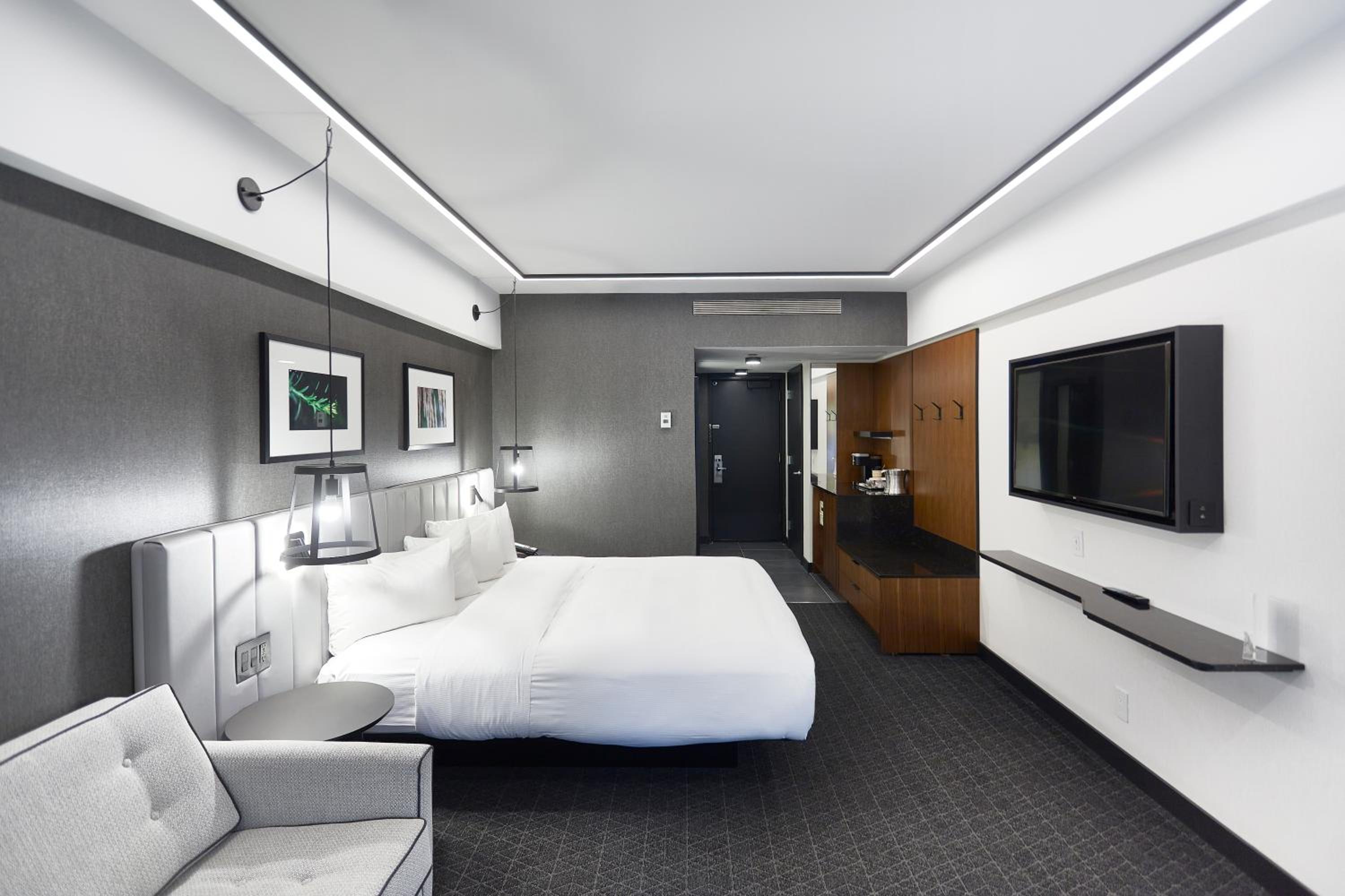 Superior Room, 1 King Bed - Photo 4