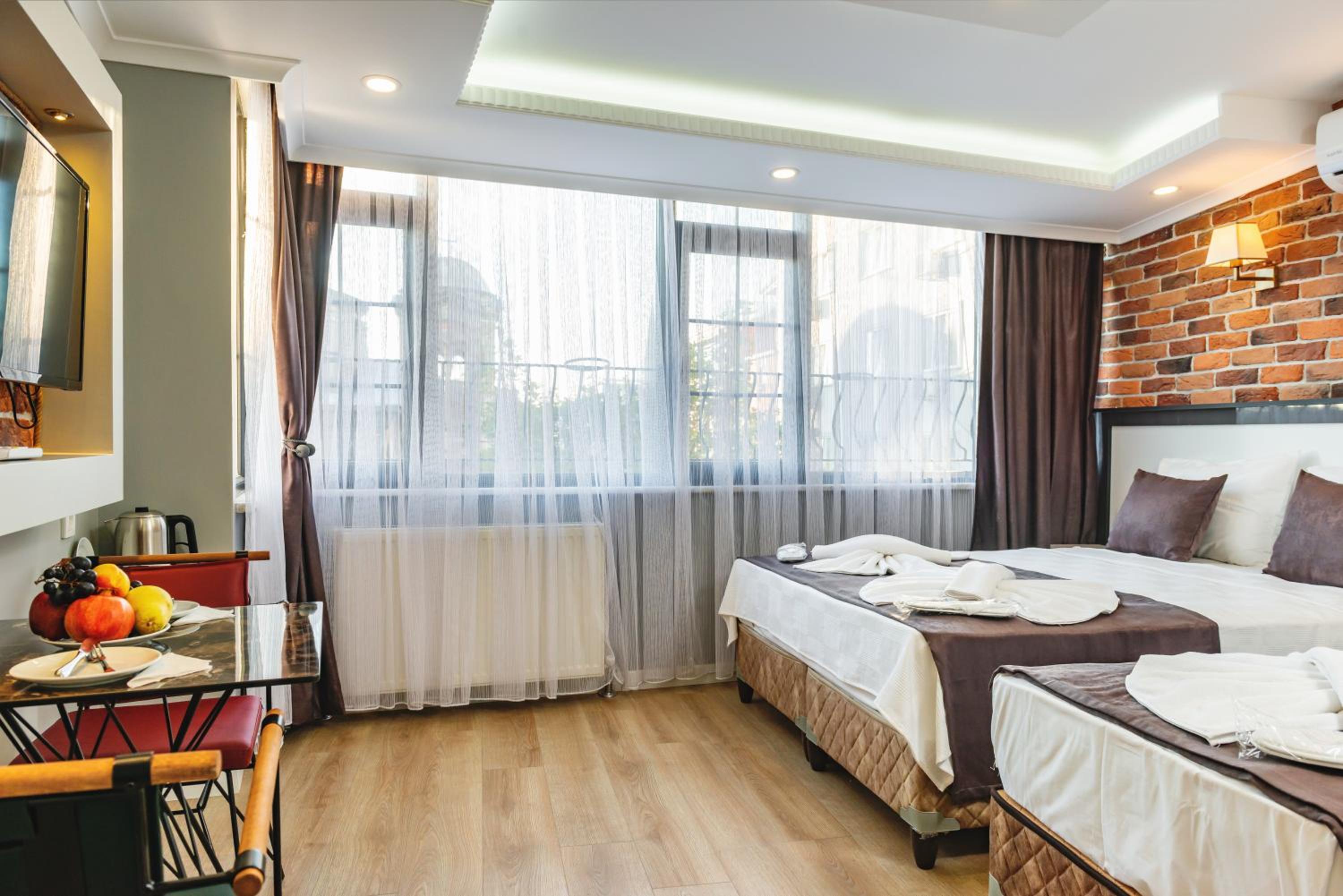 Deluxe Triple Room with Sea View photo 3