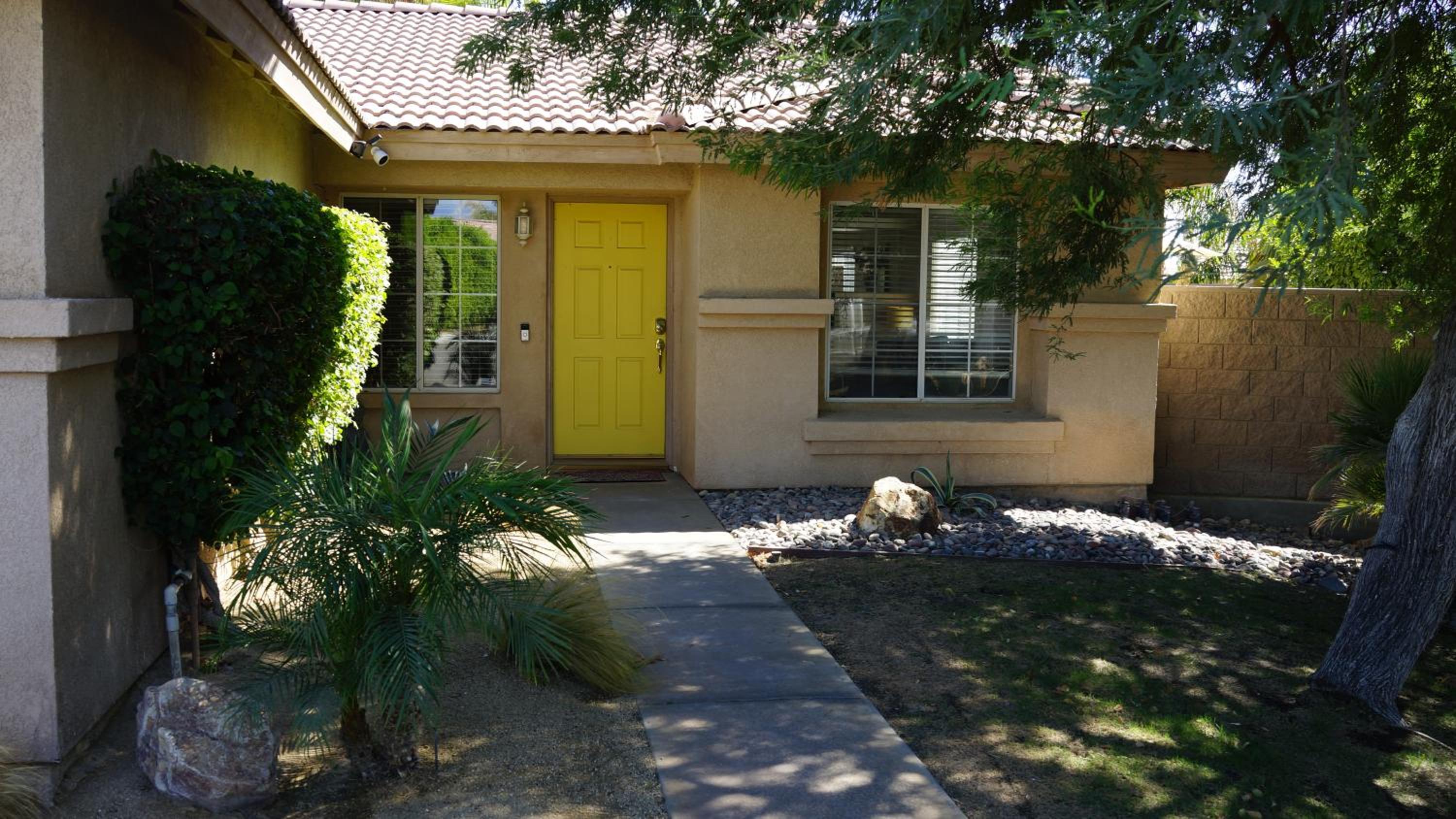 Three-Bedroom House photo 2