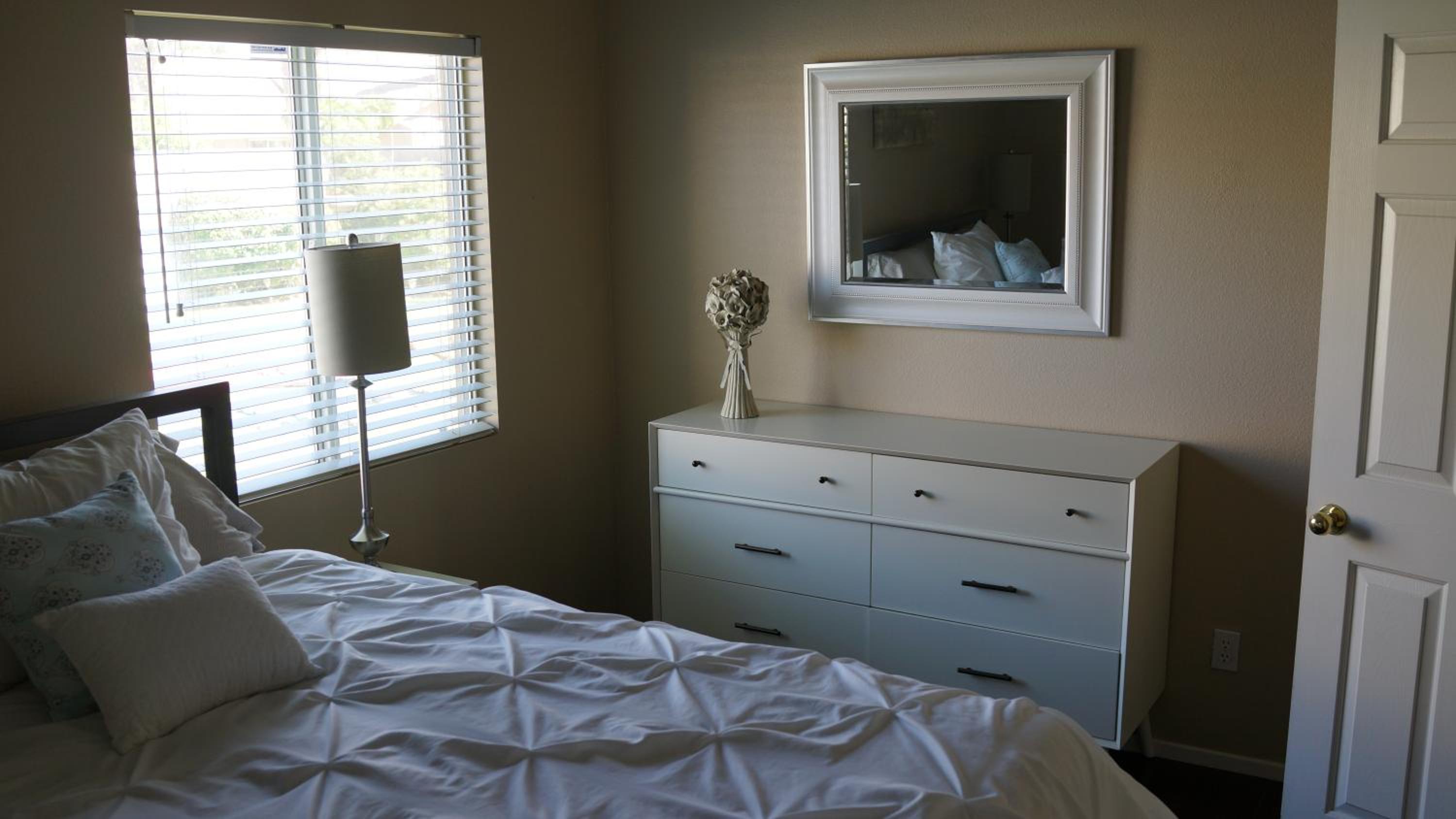 Three-Bedroom House photo 3