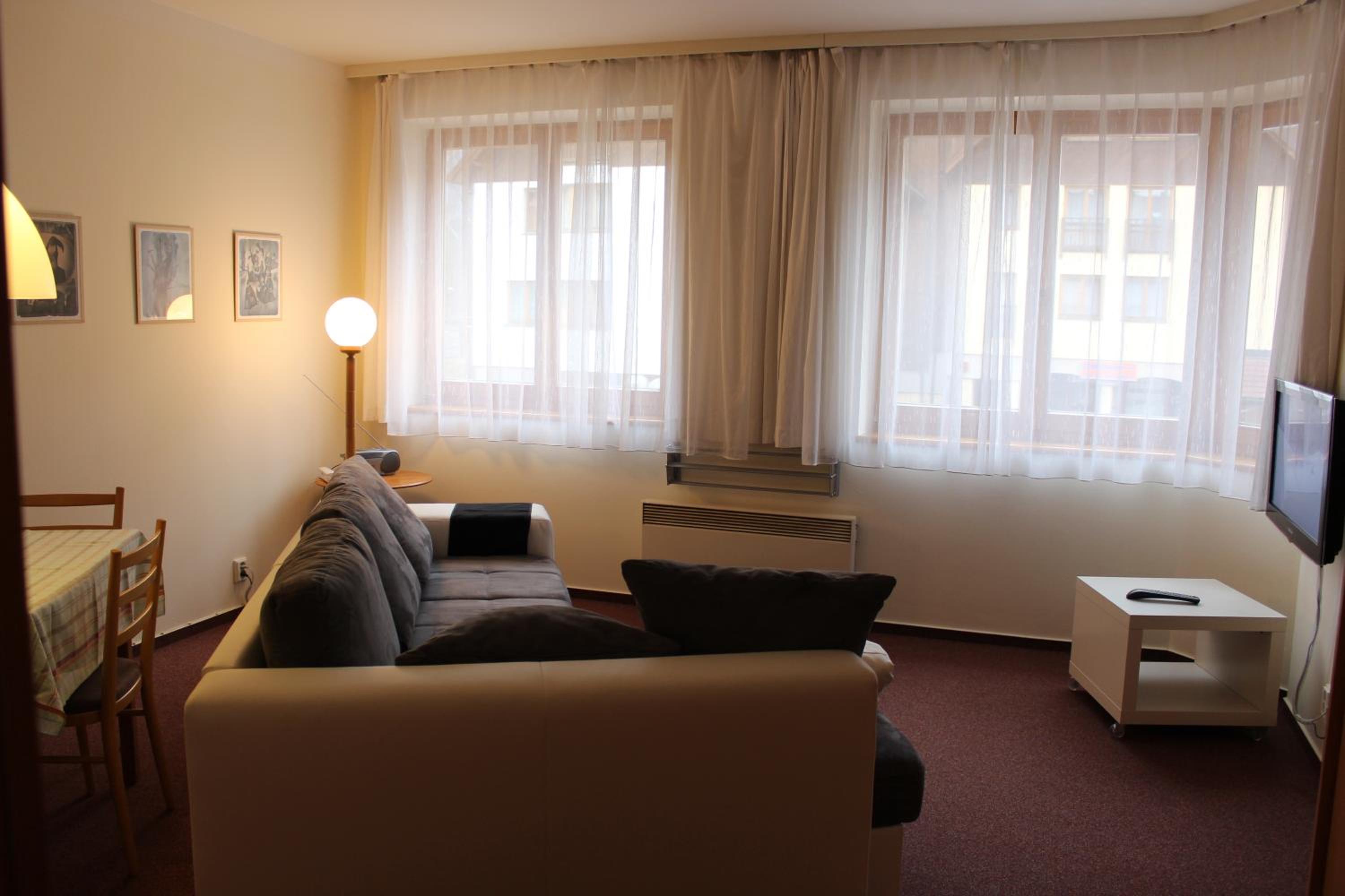 Apartment photo 2