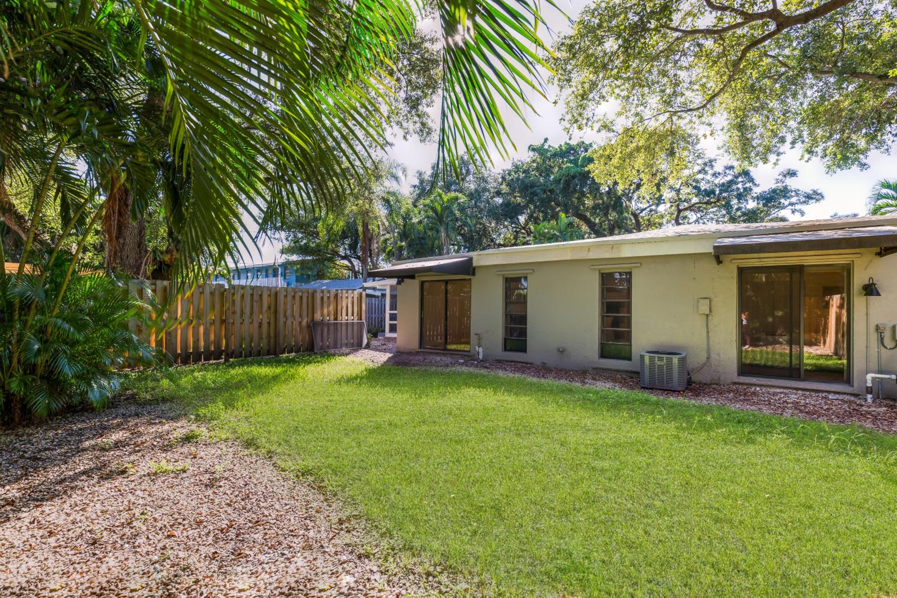 Three-Bedroom House - Photo 19