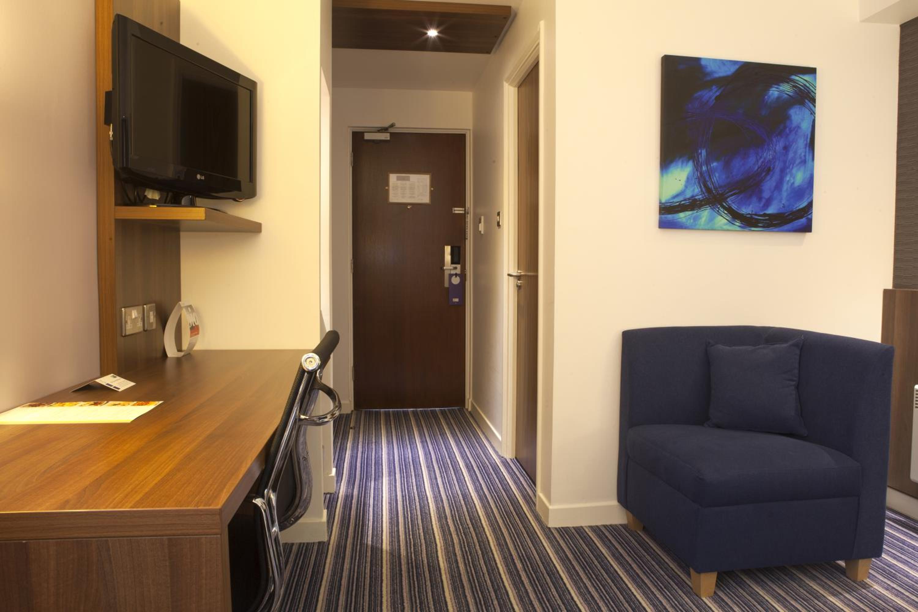 Standard Double Room with Free Hot Breakfast - Photo 4