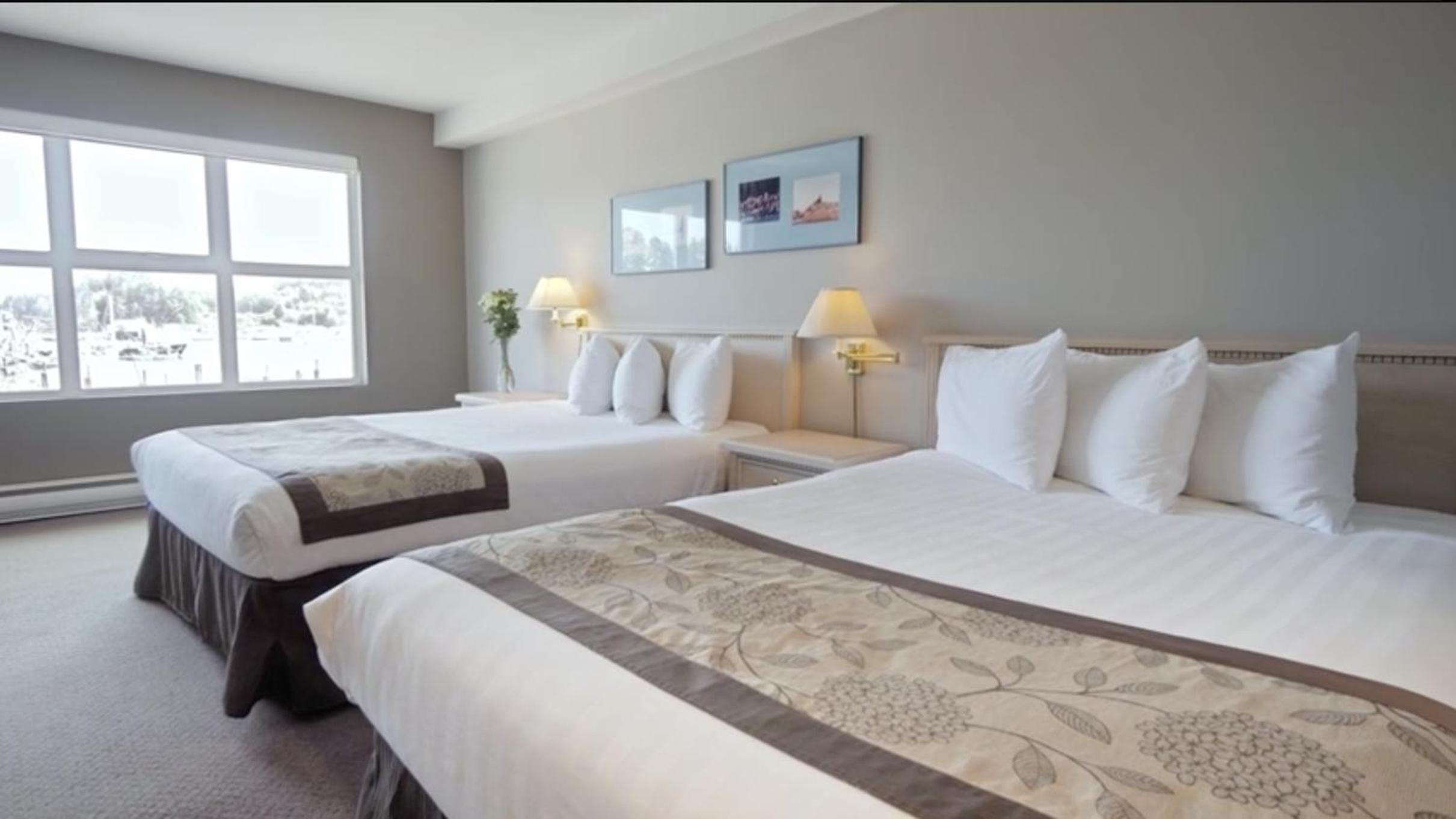 Queen Room with Two Queen Beds photo 1