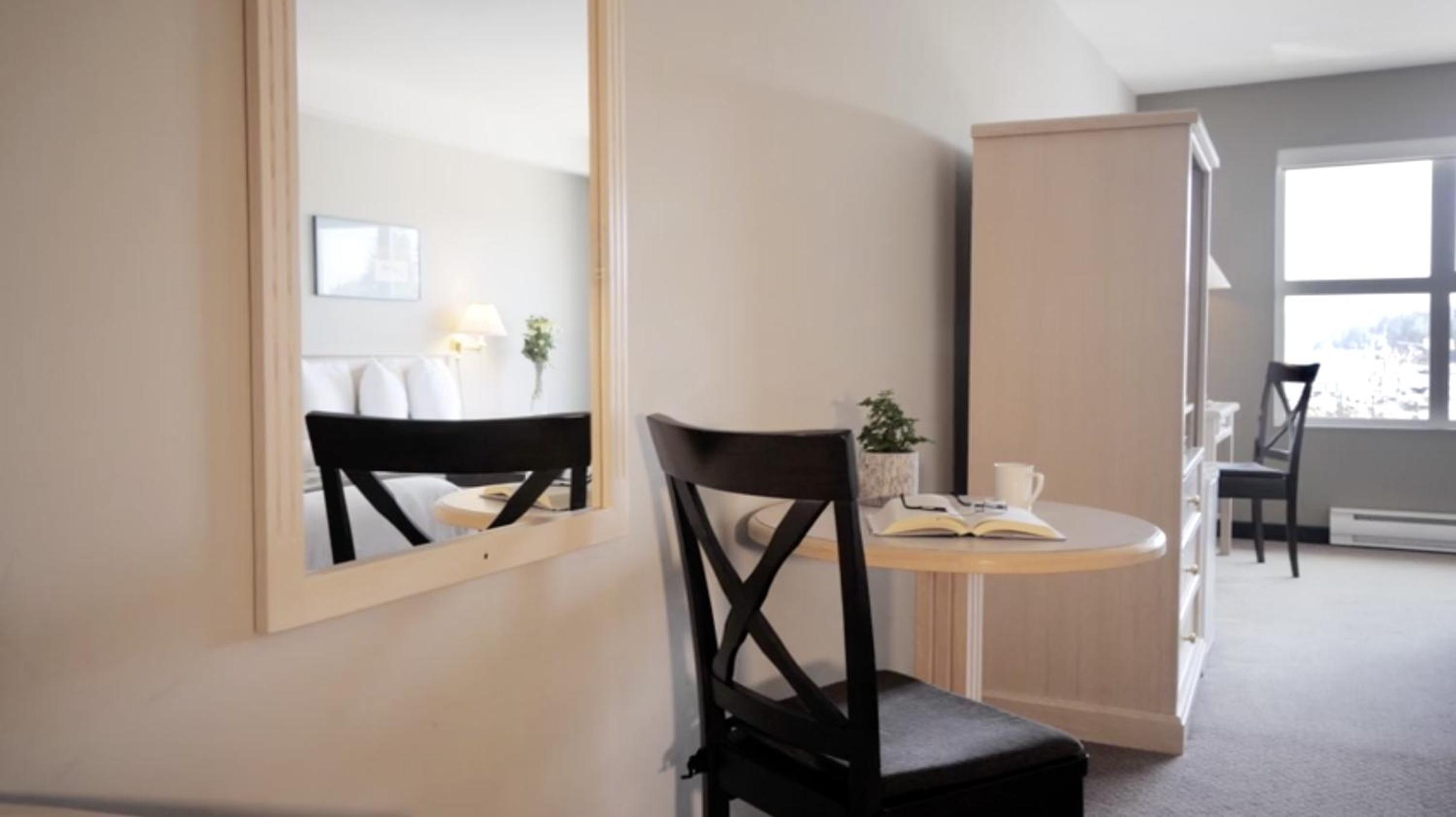 Queen Room with Two Queen Beds photo 3