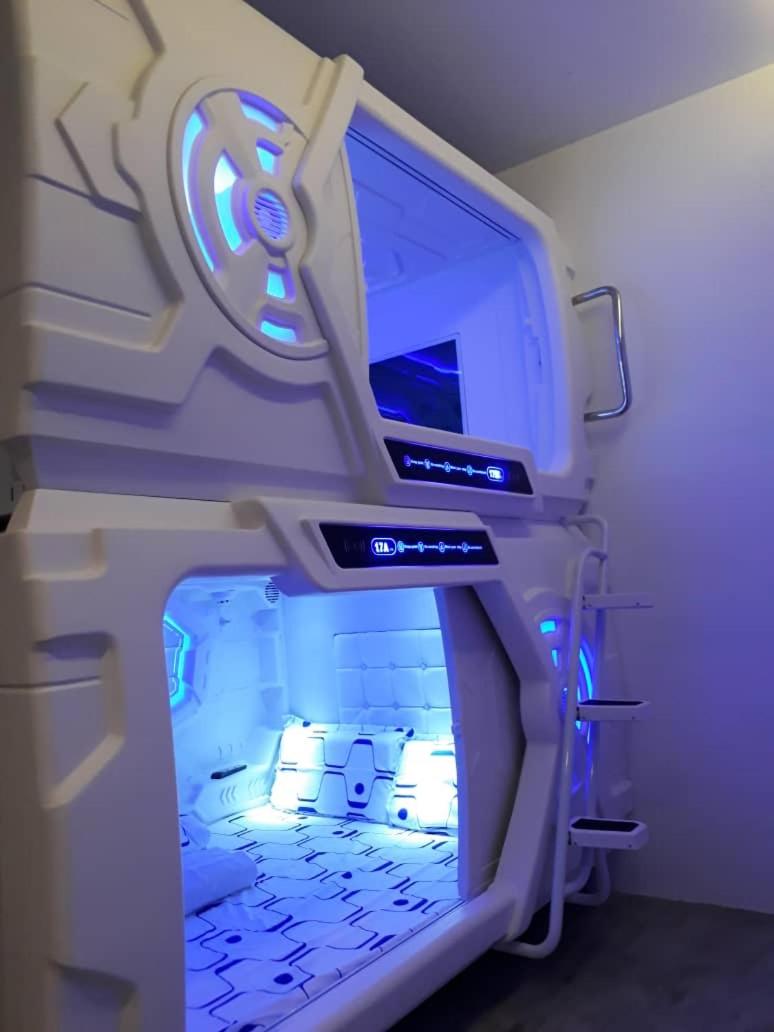 Capsule Room