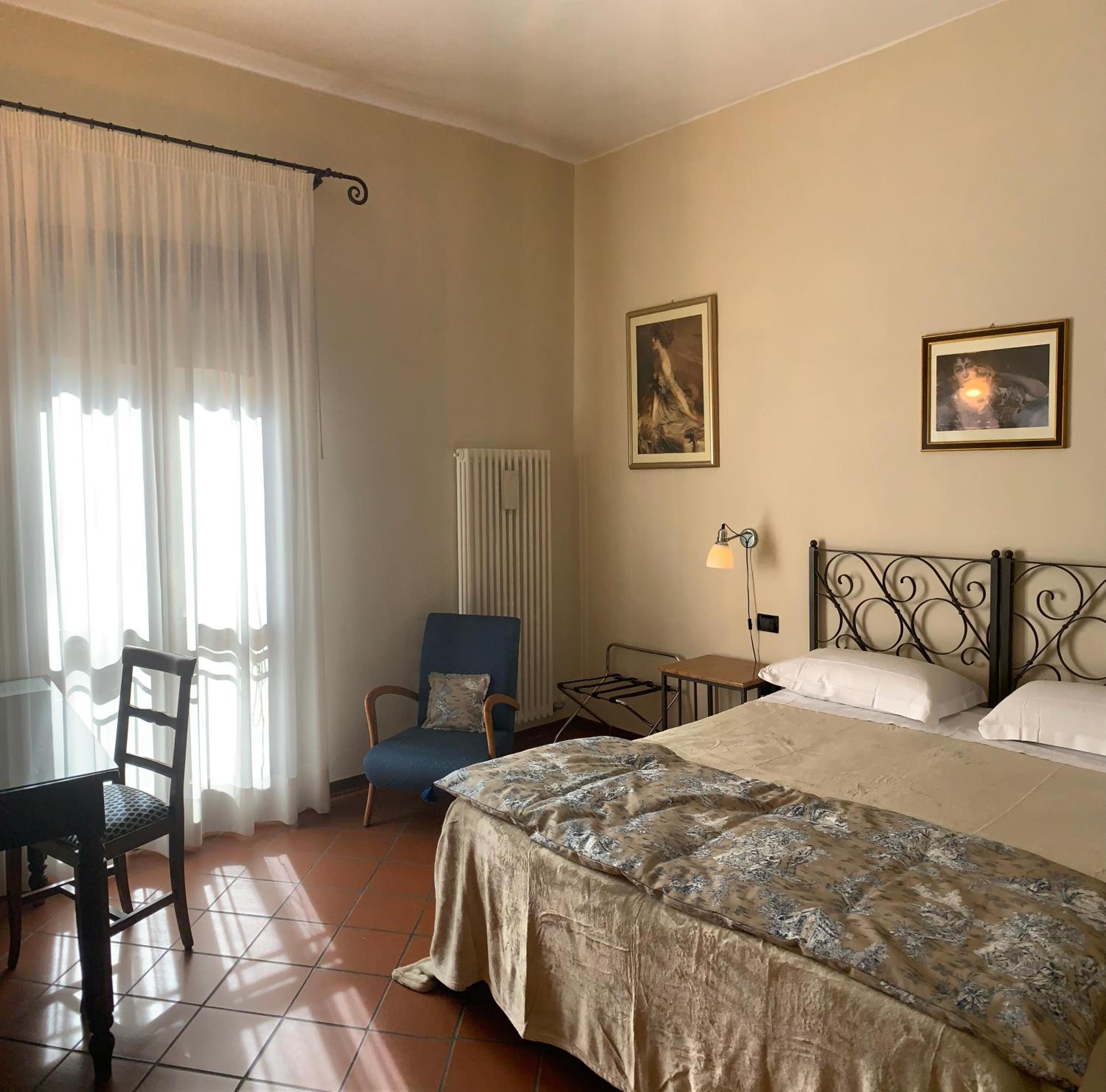 Double or Twin Room - Photo 16