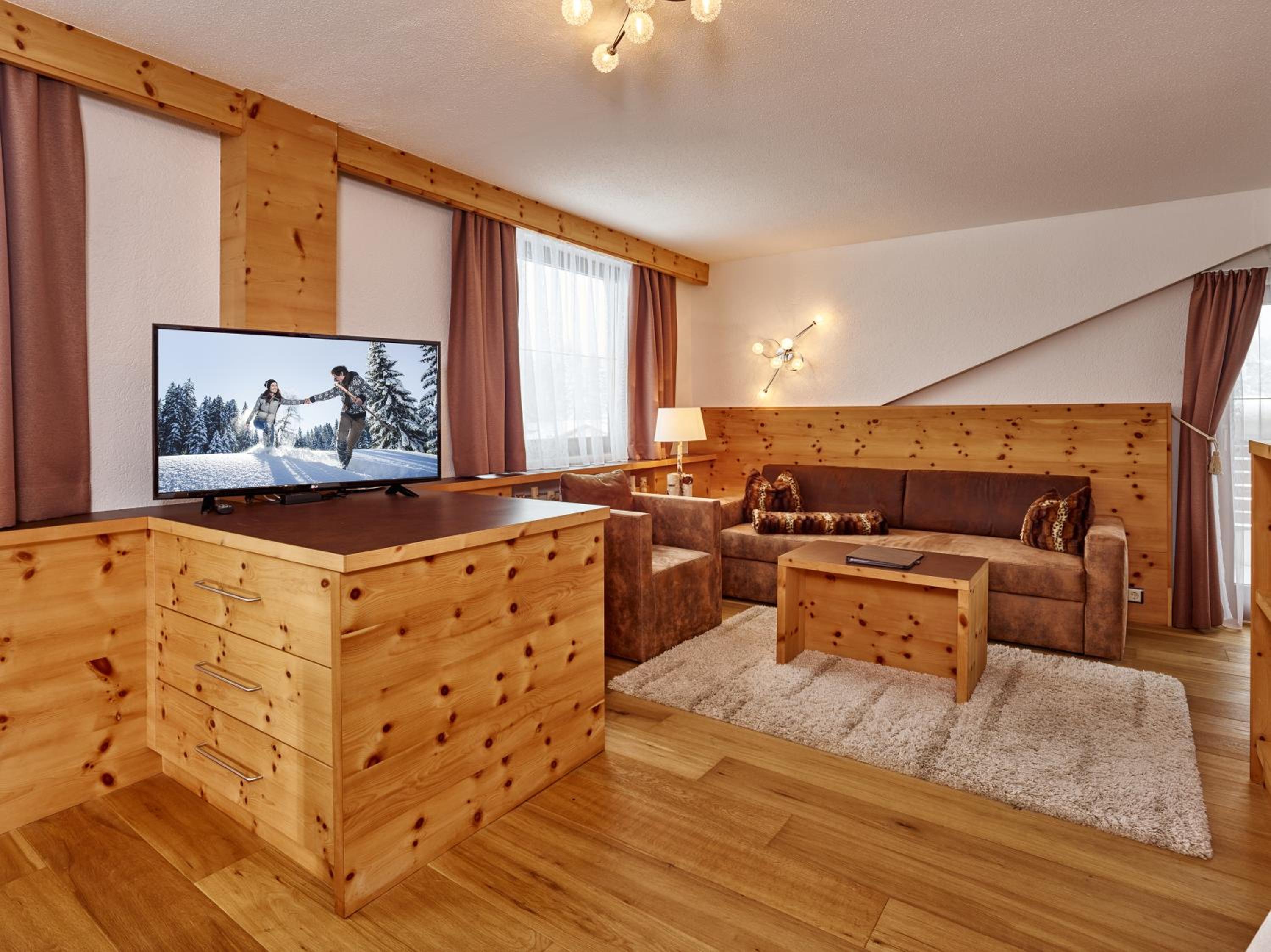 Deluxe Junior Suite - Photo 5