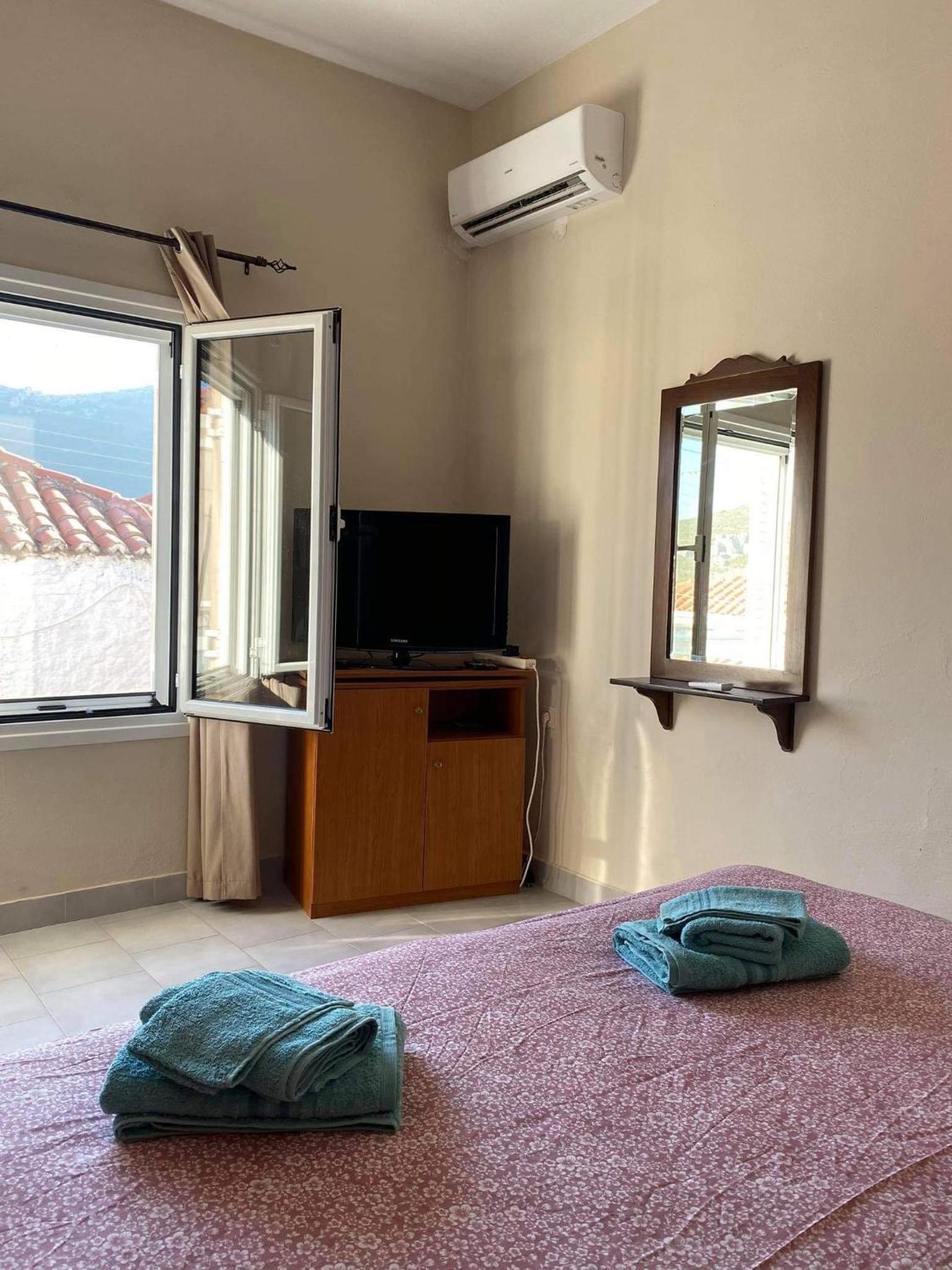 One-Bedroom House photo 1