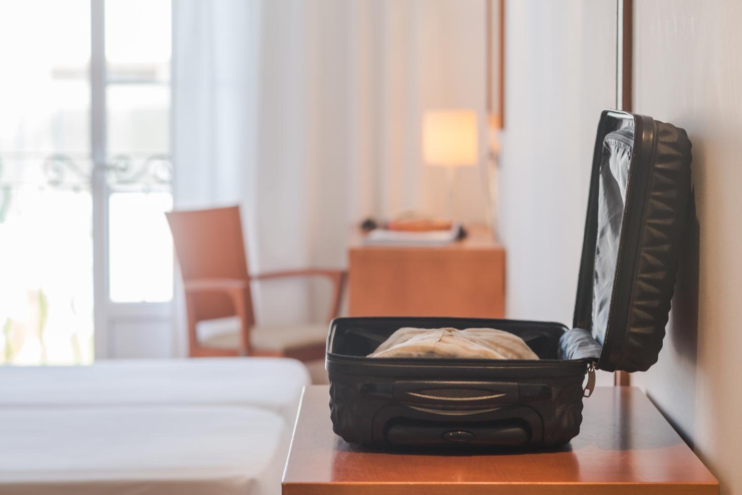 Superior Double or Twin Room with Pool View - Photo 4