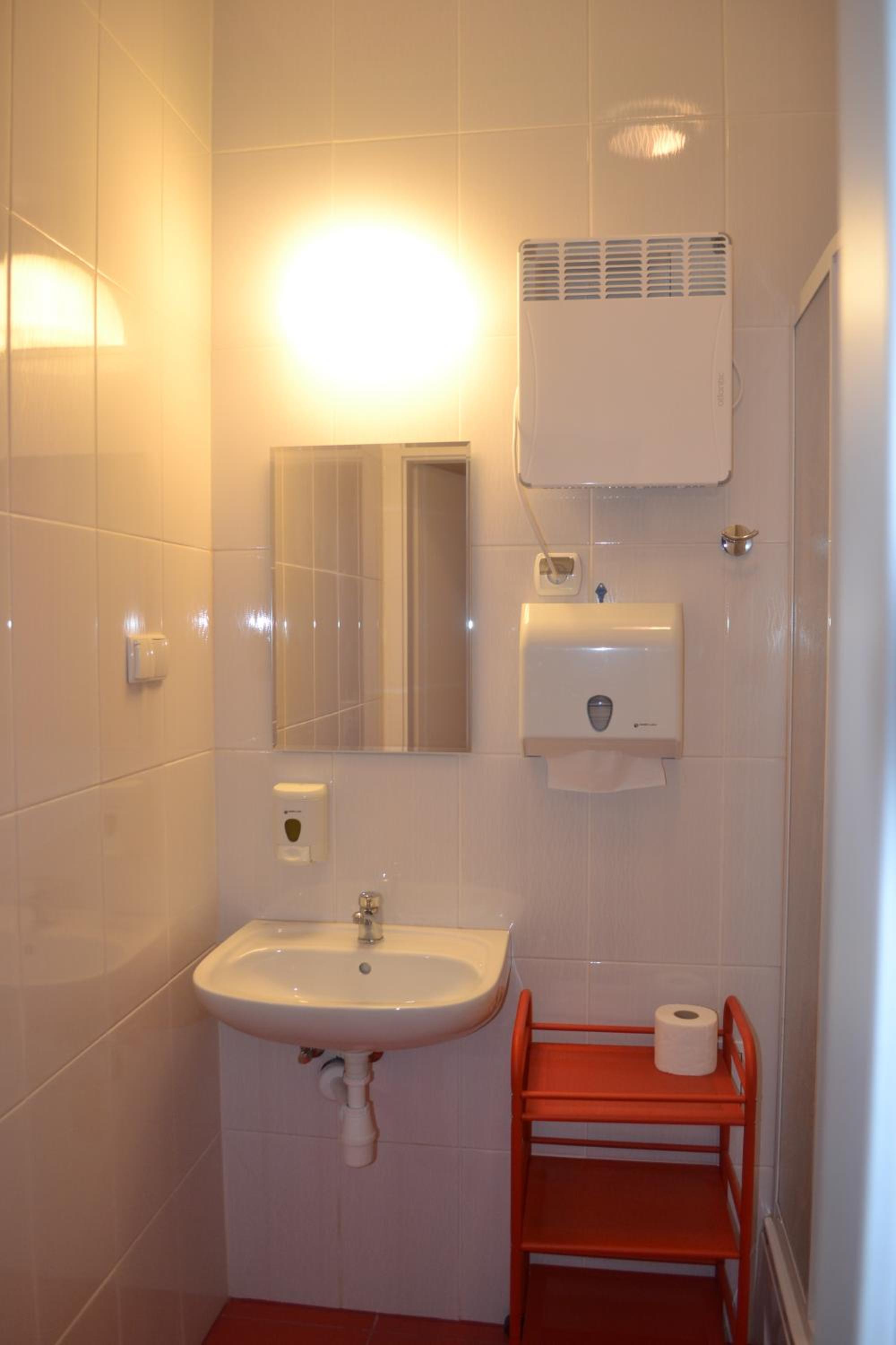 Single Room with Shared Bathroom photo 2