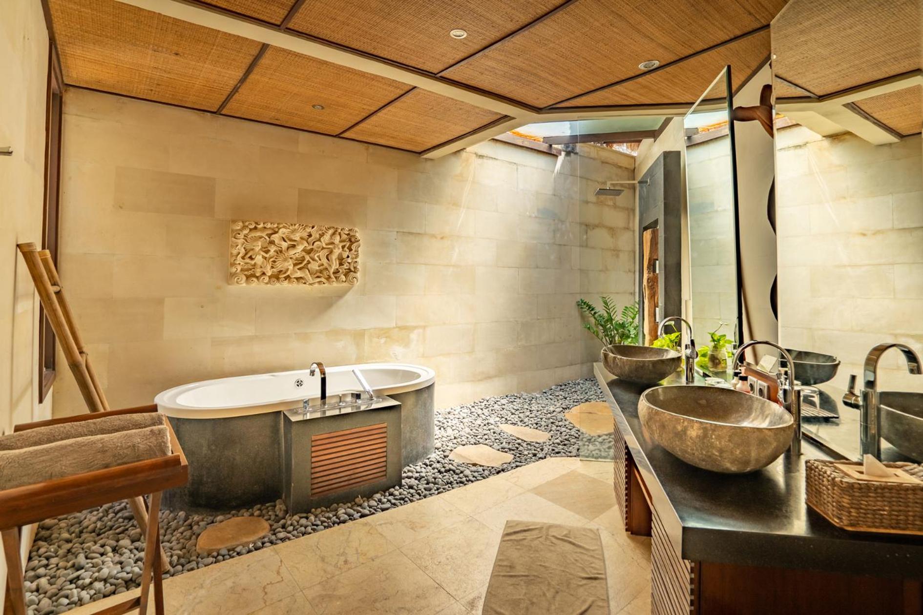 Three-Bedroom Villa with Private Pool - Photo 2