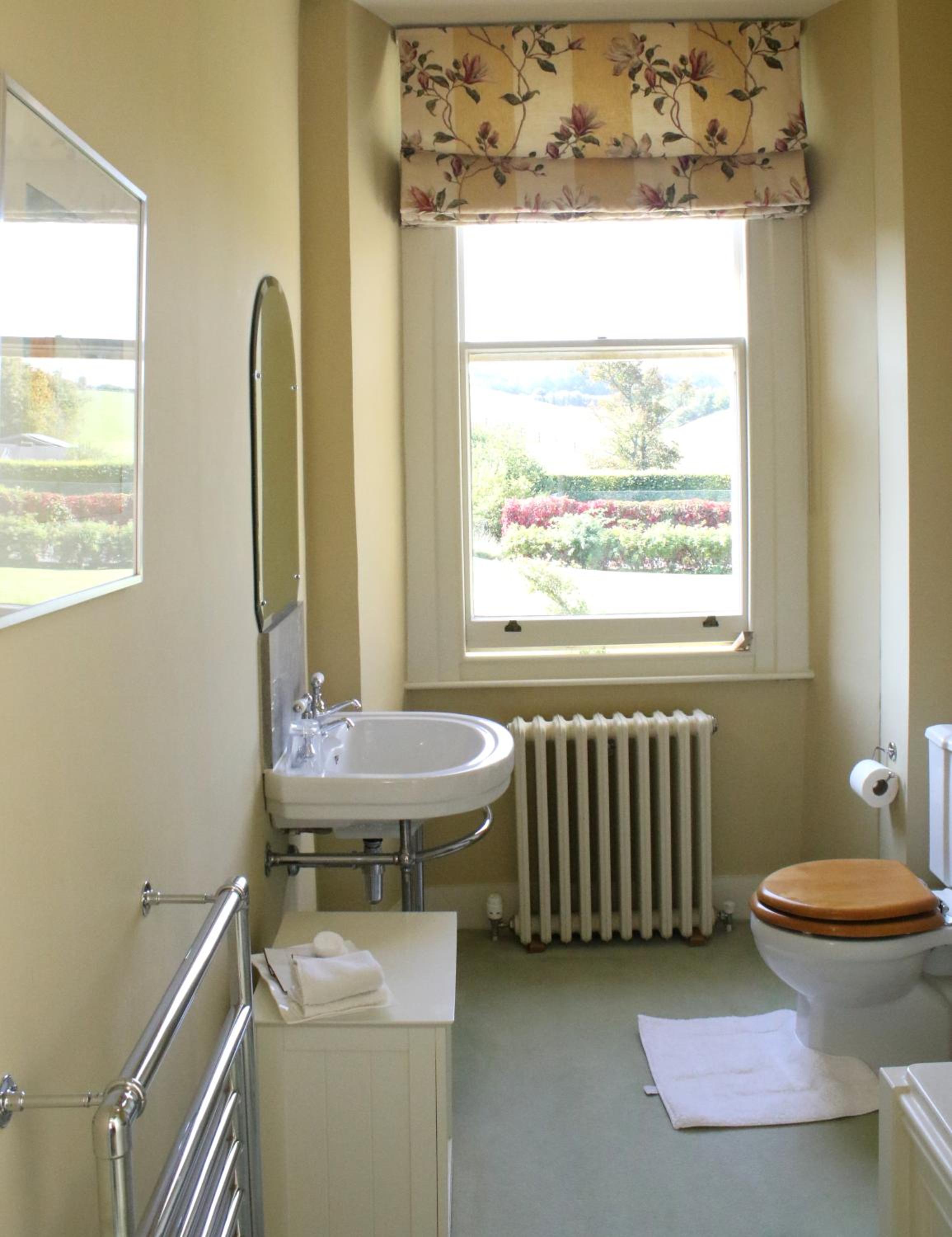 Twin Room with Private Bathroom photo 2