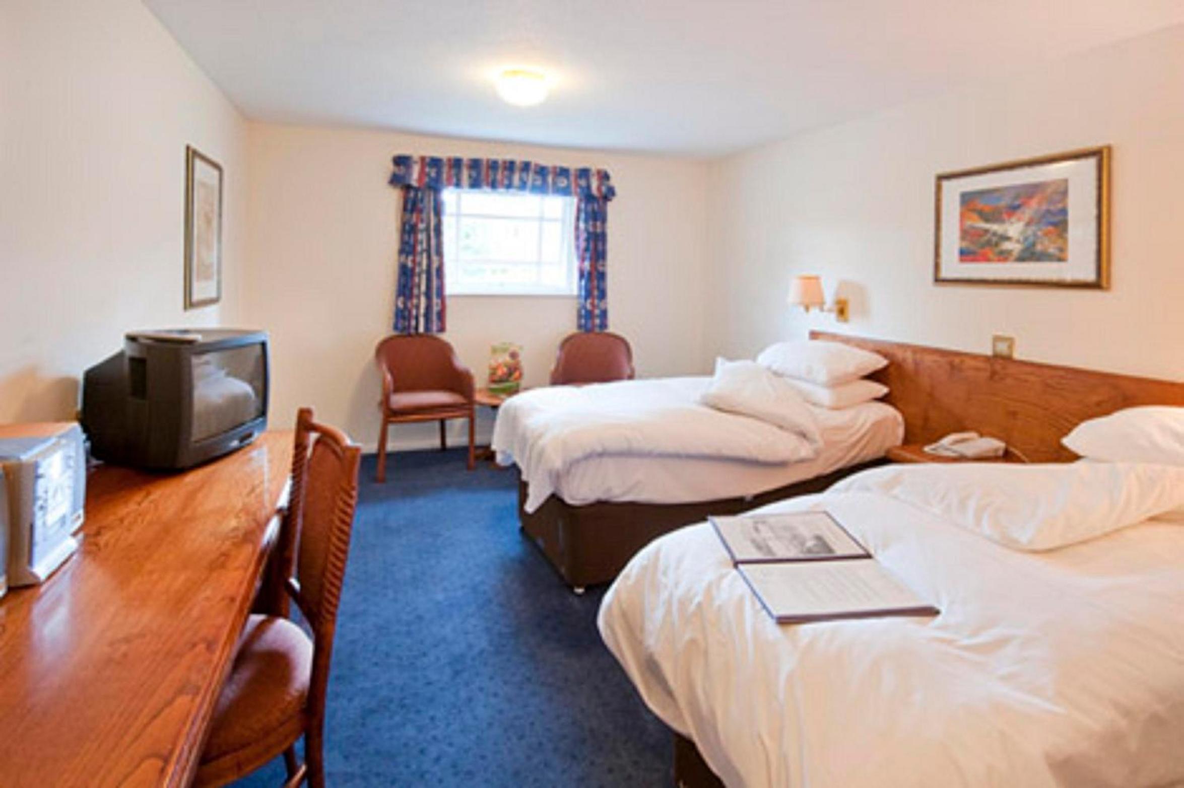 Twin Room - Photo 5