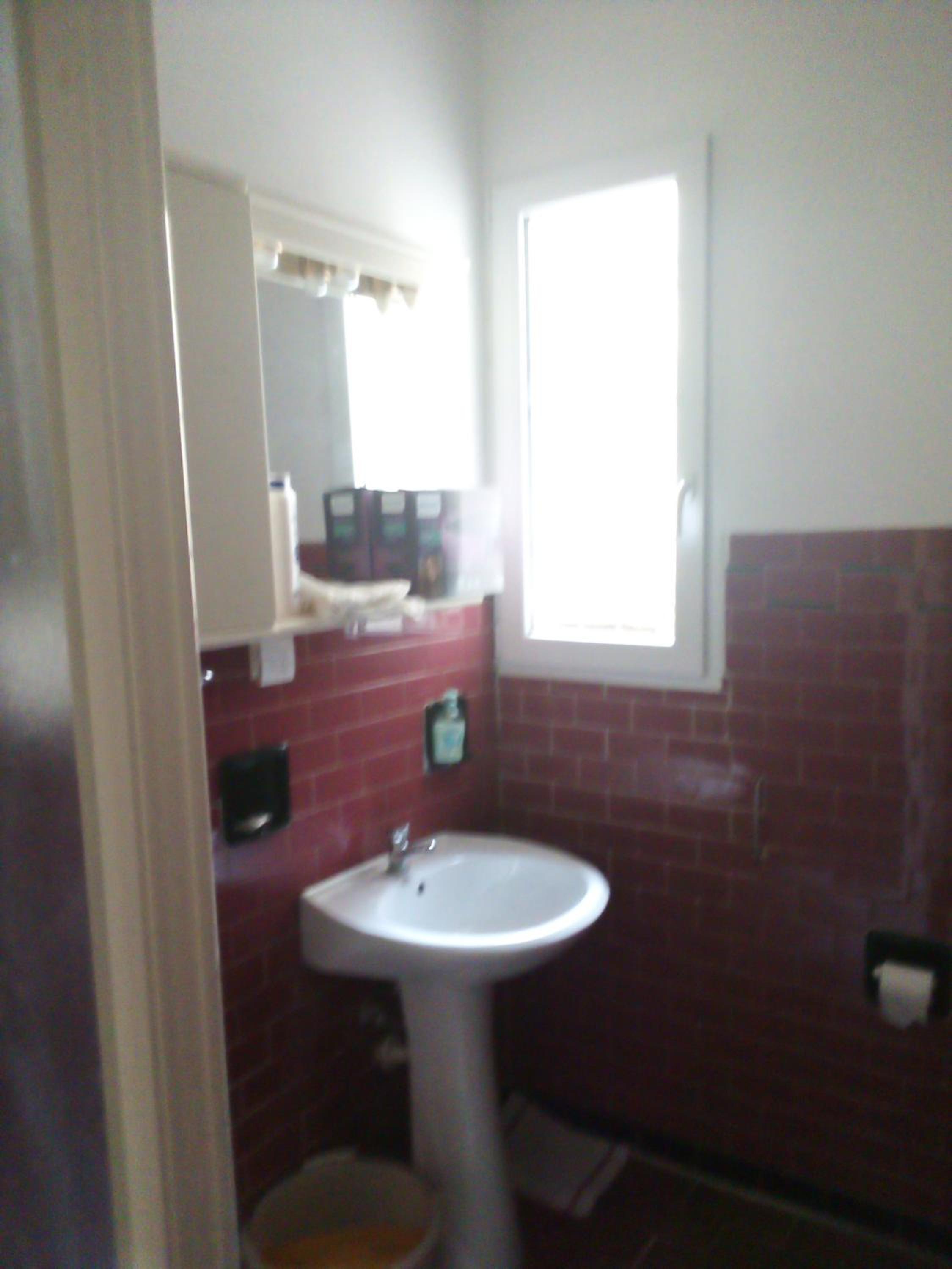 Deluxe Room (2 Adults + 1 Child) - Photo 8