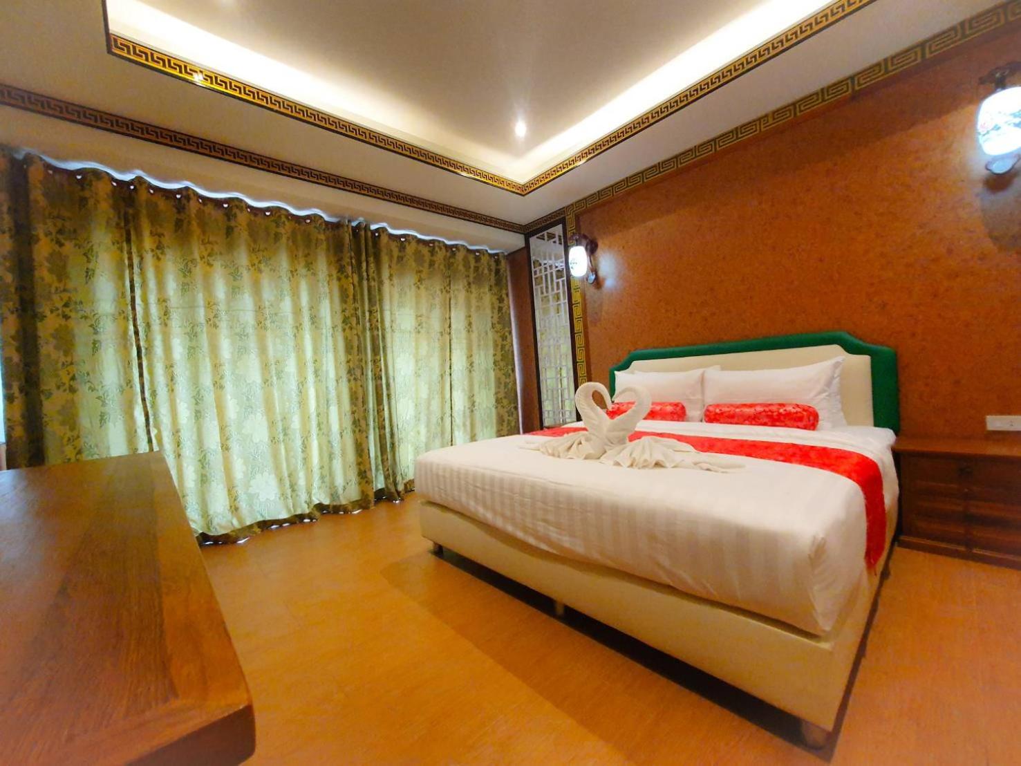 Deluxe King Room - Photo 1