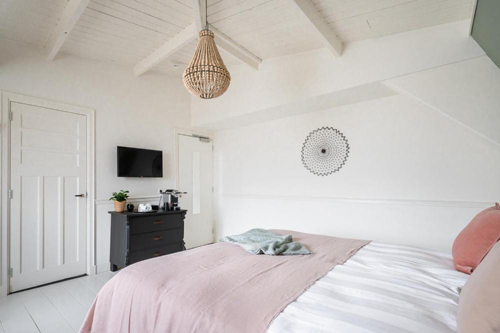 Double Room - Photo 8