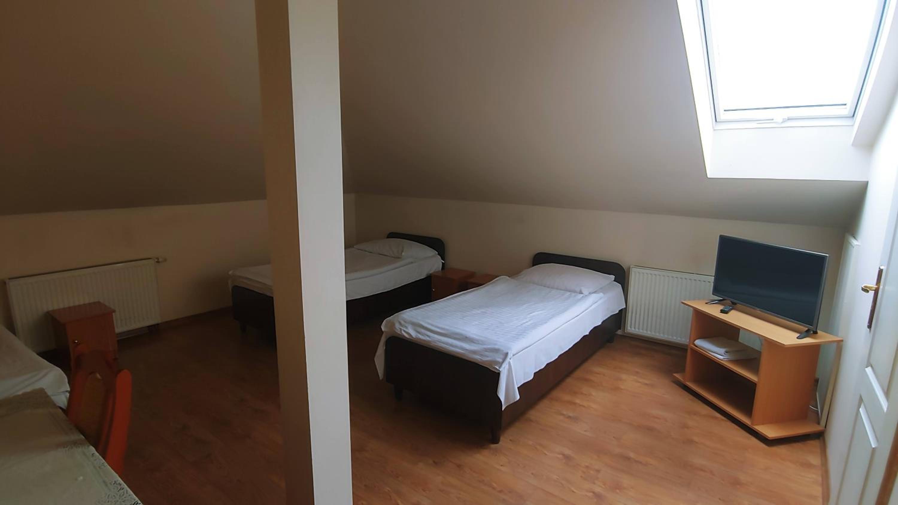 Economy Triple Room photo 3